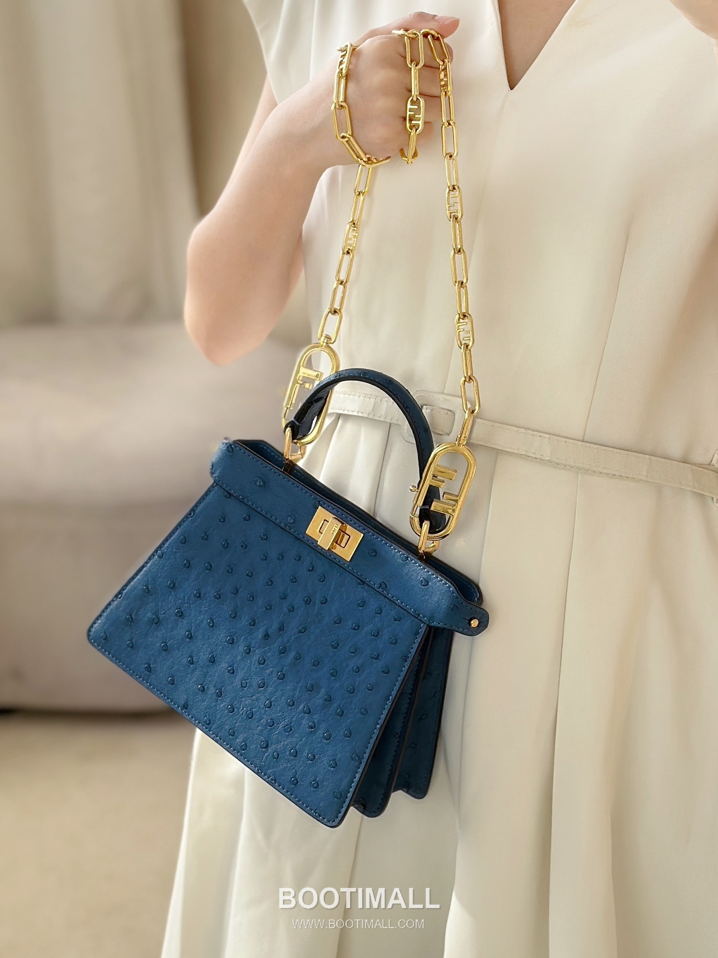 Fendi Peekaboo ISeeU Petite Ostrich Leather Top Handle Bag 펜디 피카부 아이씨유 쁘띠 오스트리치 레더 탑핸들백 20cm 3