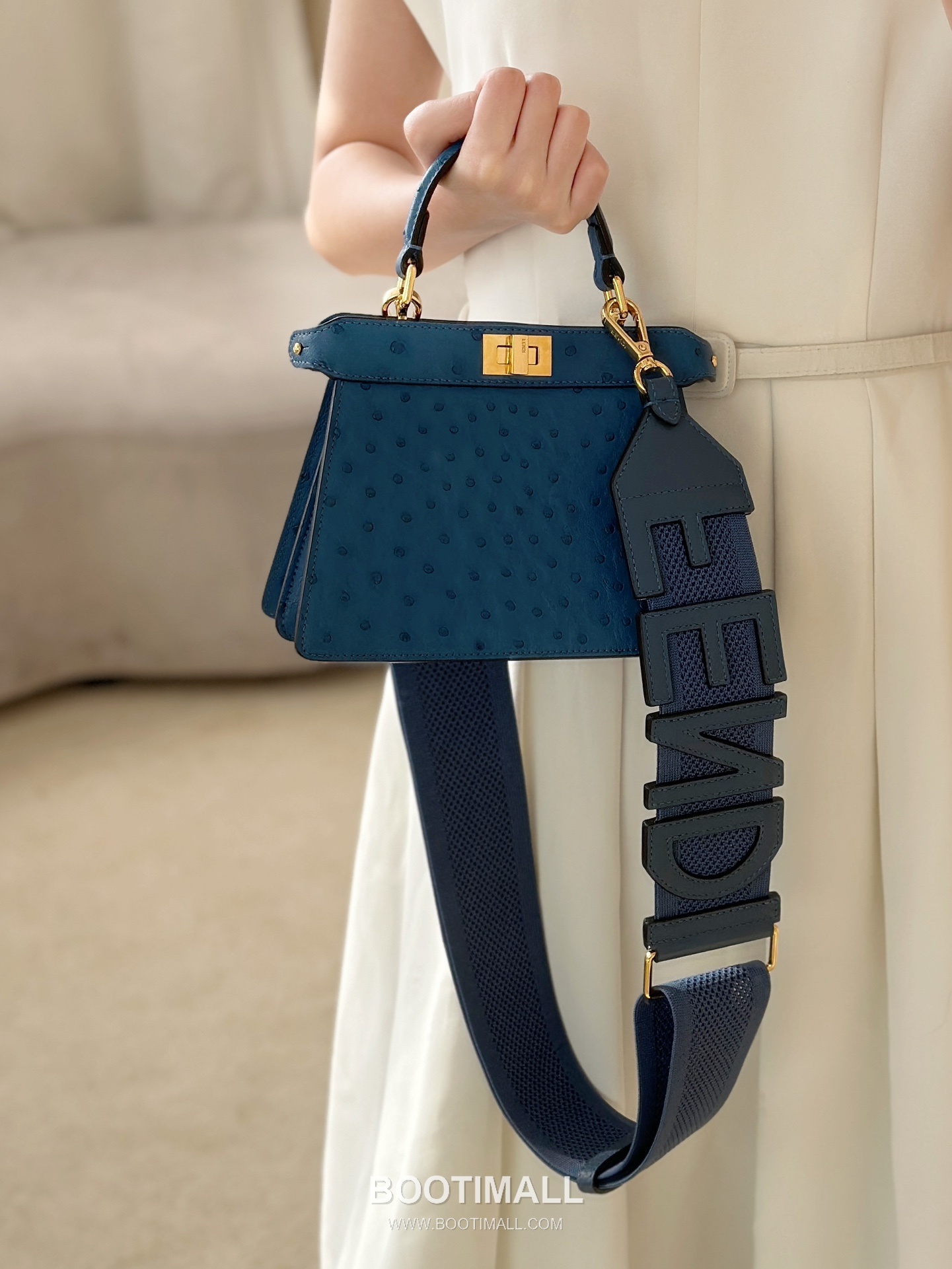 Fendi Peekaboo ISeeU Petite Ostrich Leather Top Handle Bag 펜디 피카부 아이씨유 쁘띠 오스트리치 레더 탑핸들백 20cm 5
