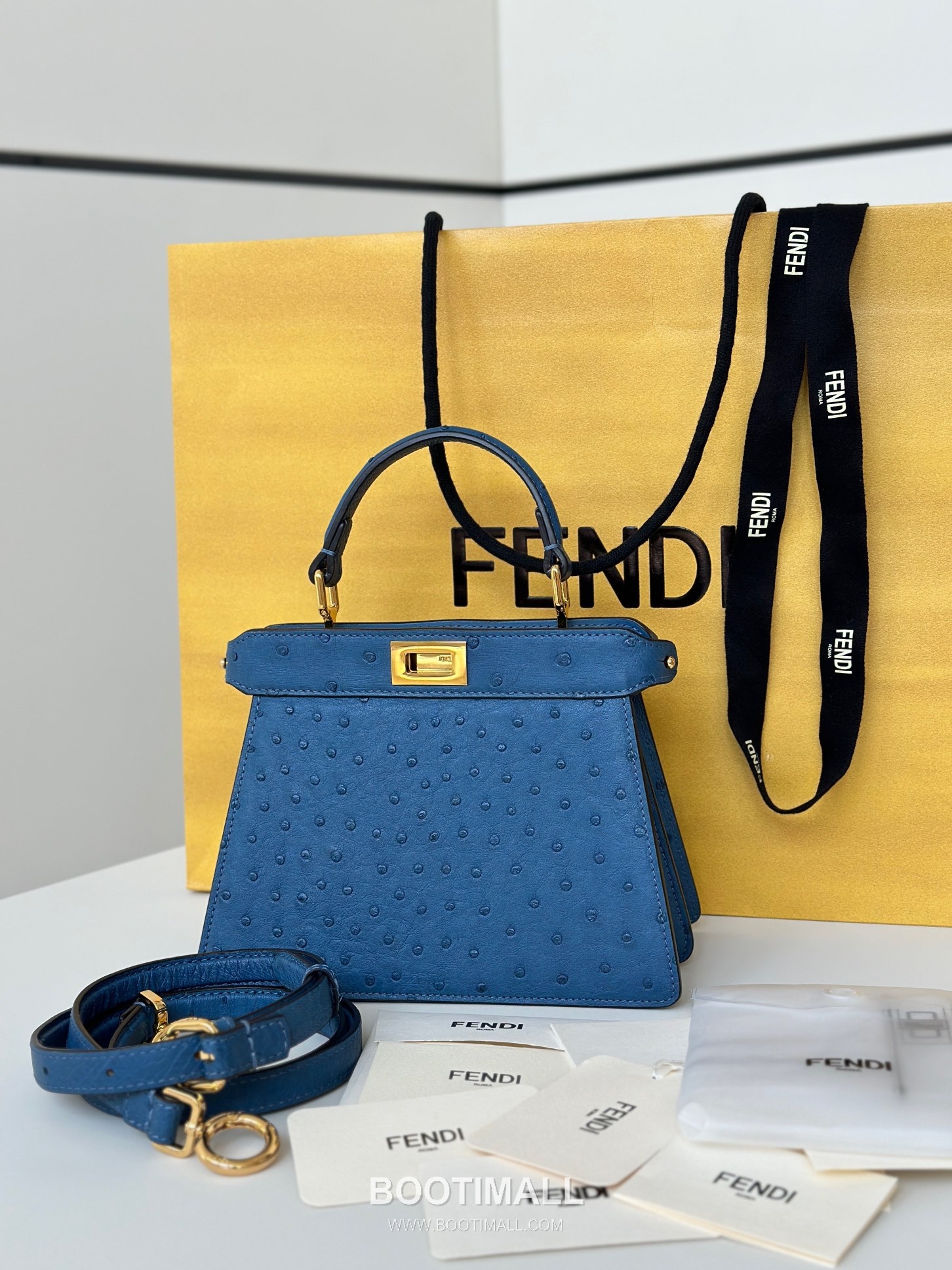 Fendi Peekaboo ISeeU Petite Ostrich Leather Top Handle Bag 펜디 피카부 아이씨유 쁘띠 오스트리치 레더 탑핸들백 20cm 6