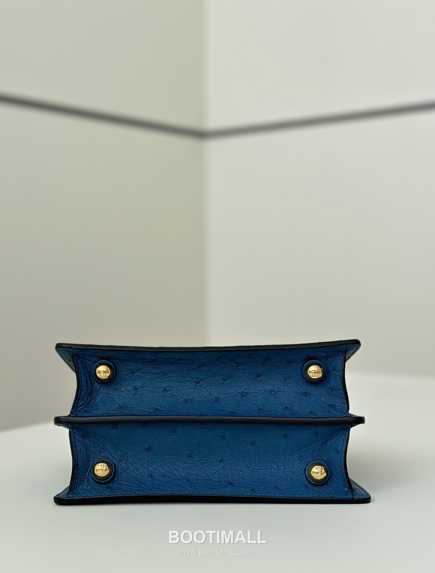 Fendi Peekaboo ISeeU Petite Ostrich Leather Top Handle Bag 펜디 피카부 아이씨유 쁘띠 오스트리치 레더 탑핸들백 20cm 8