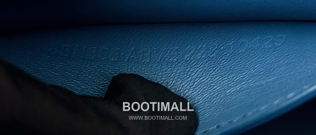 Fendi Peekaboo ISeeU Petite Ostrich Leather Top Handle Bag 펜디 피카부 아이씨유 쁘띠 오스트리치 레더 탑핸들백 20cm 12