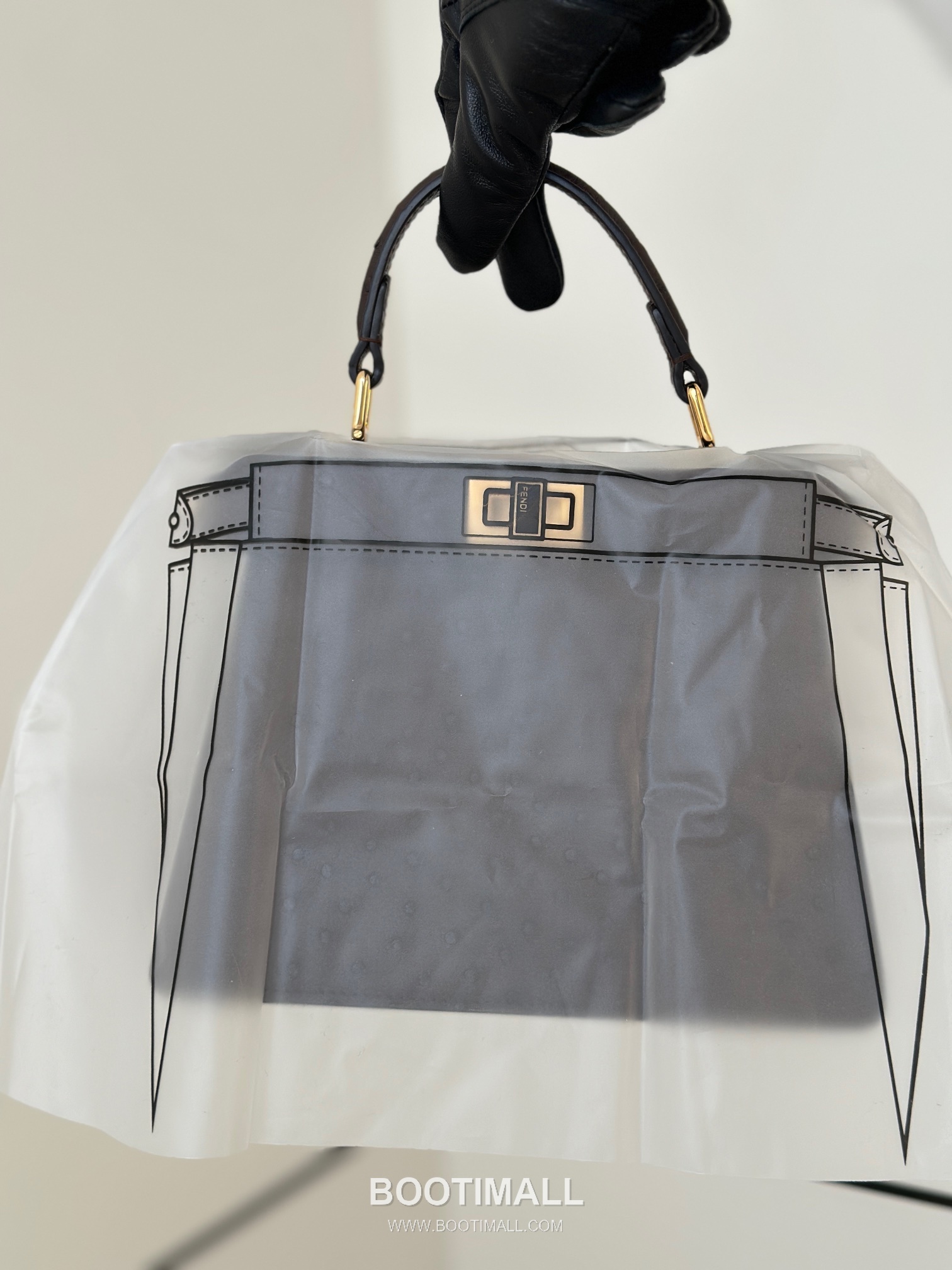 Fendi Peekaboo ISeeU Petite Ostrich Leather Top Handle Bag 펜디 피카부 아이씨유 쁘띠 오스트리치 레더 탑핸들백 20cm 1