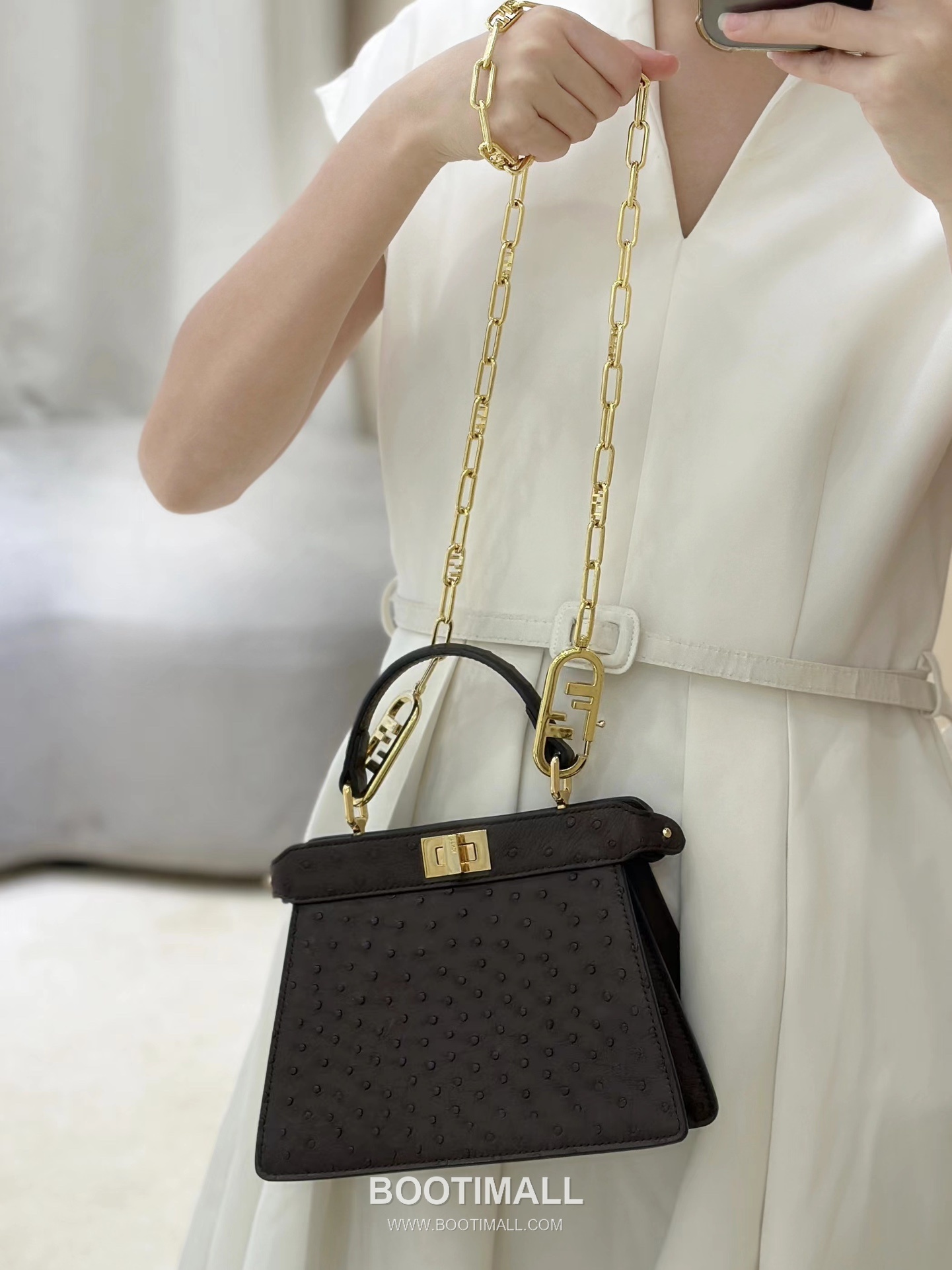 Fendi Peekaboo ISeeU Petite Ostrich Leather Top Handle Bag 펜디 피카부 아이씨유 쁘띠 오스트리치 레더 탑핸들백 20cm 5
