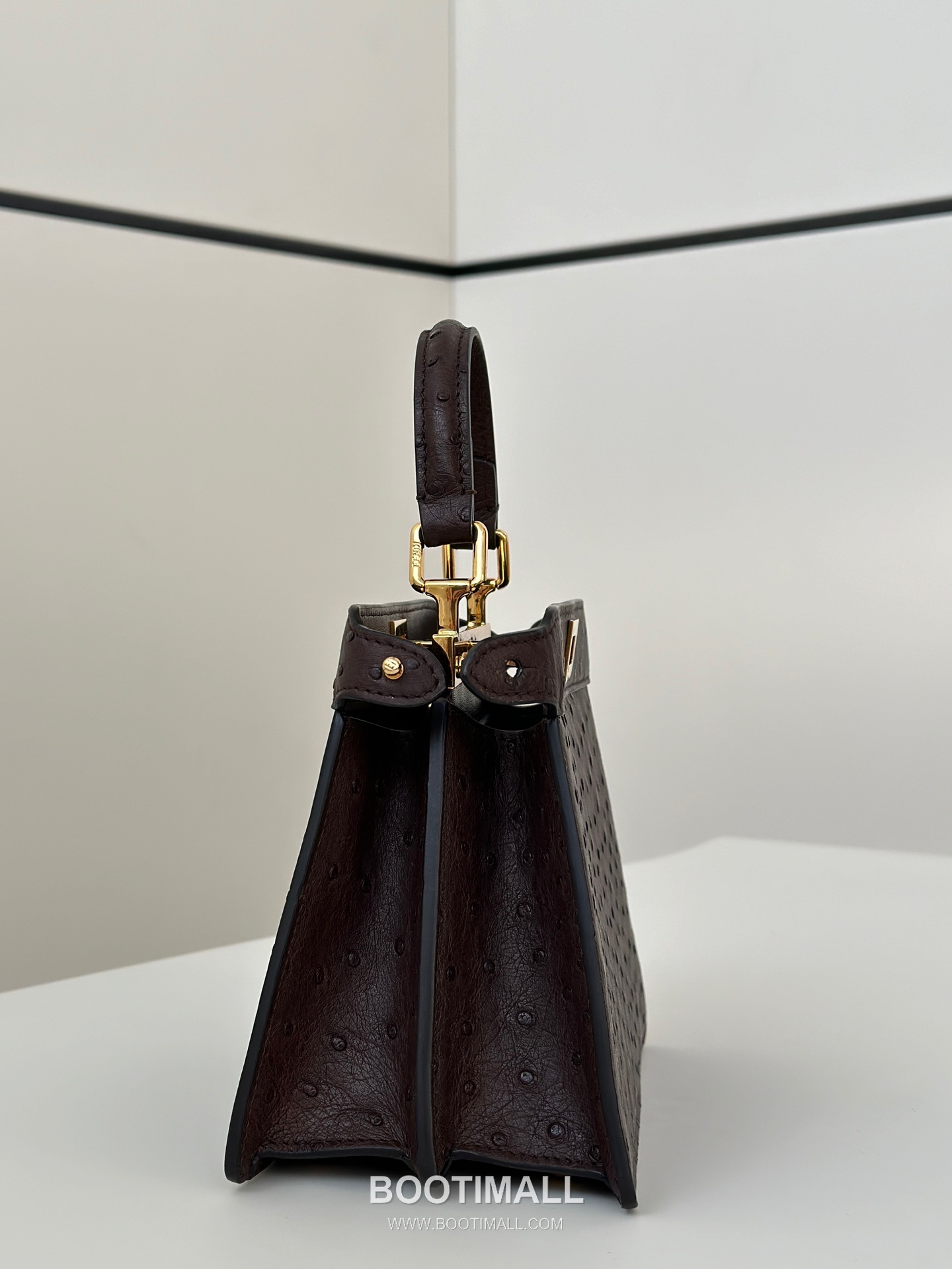 Fendi Peekaboo ISeeU Petite Ostrich Leather Top Handle Bag 펜디 피카부 아이씨유 쁘띠 오스트리치 레더 탑핸들백 20cm 7