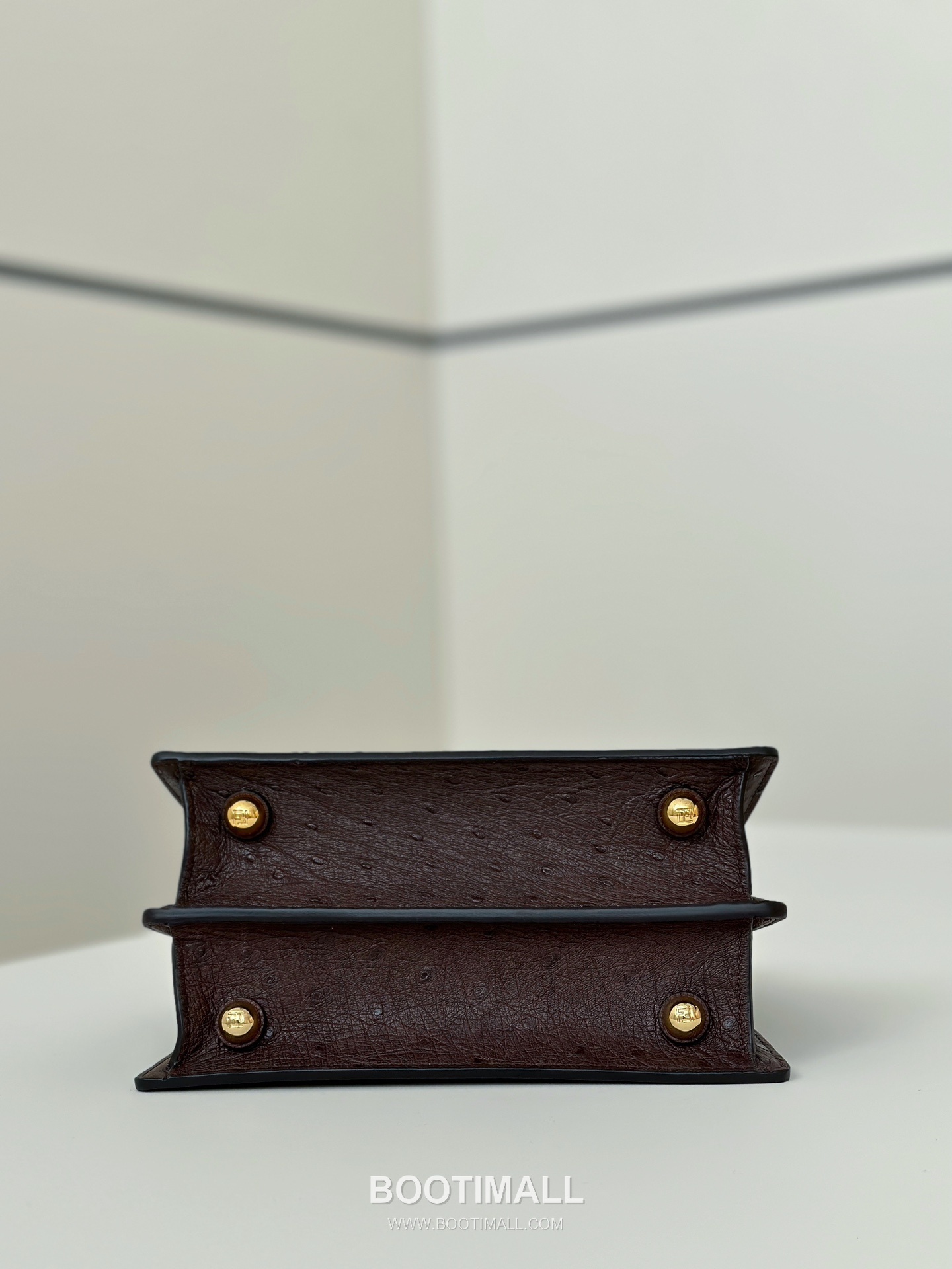 Fendi Peekaboo ISeeU Petite Ostrich Leather Top Handle Bag 펜디 피카부 아이씨유 쁘띠 오스트리치 레더 탑핸들백 20cm 8