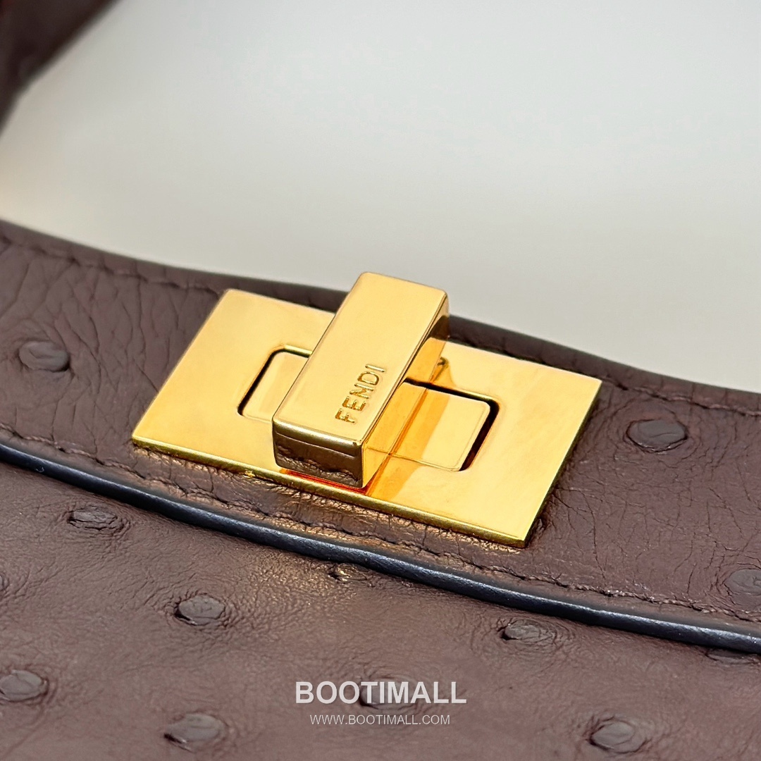 Fendi Peekaboo ISeeU Petite Ostrich Leather Top Handle Bag 펜디 피카부 아이씨유 쁘띠 오스트리치 레더 탑핸들백 20cm 9