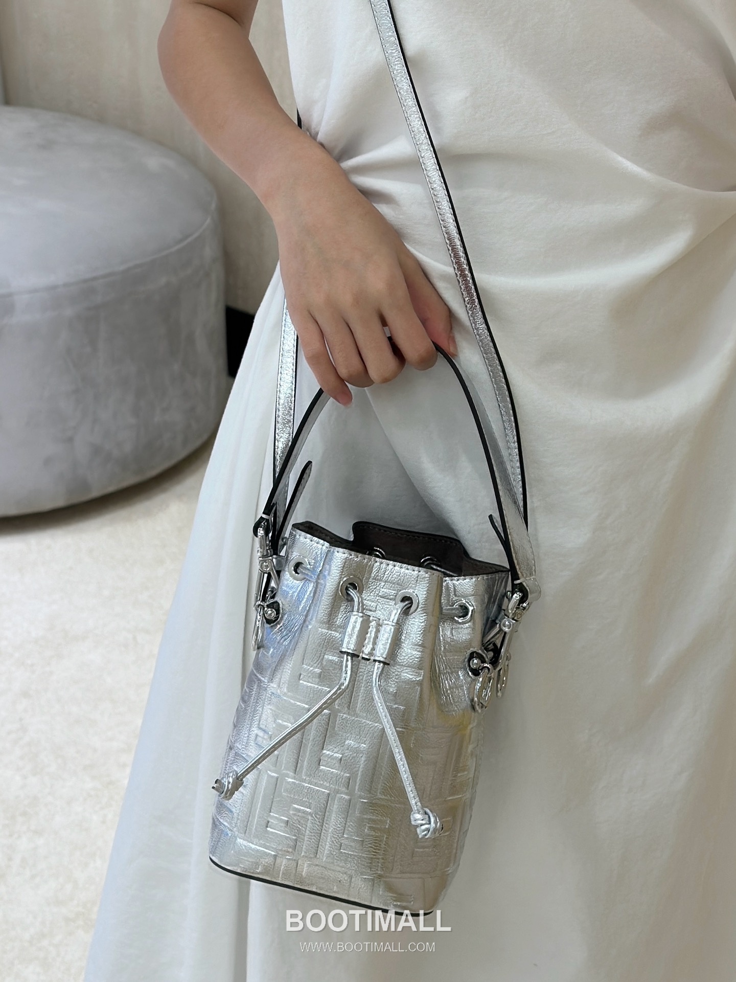 Fendi Mon Tresor FF Embossed Calfskin Bucket Bag 펜디 몽트레조르 FF 엠보스드 송아지가죽 버킷백 18cm 1