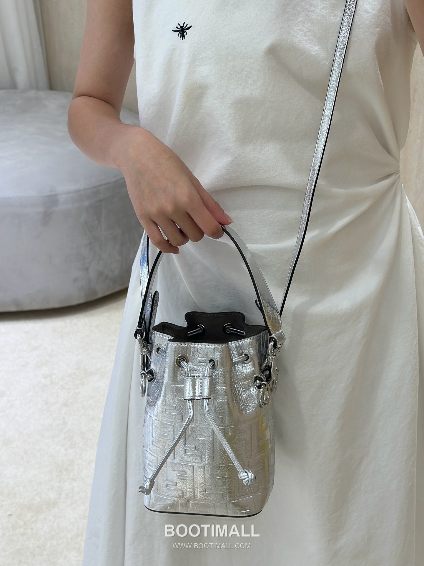 Fendi Mon Tresor FF Embossed Calfskin Bucket Bag 펜디 몽트레조르 FF 엠보스드 송아지가죽 버킷백 18cm 3