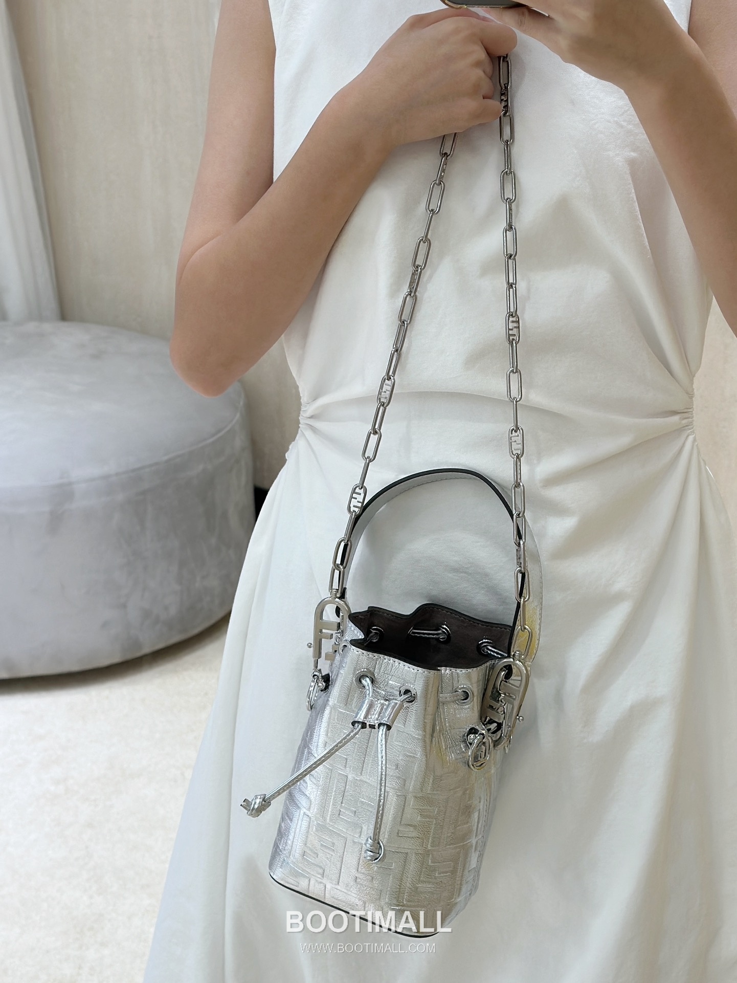 Fendi Mon Tresor FF Embossed Calfskin Bucket Bag 펜디 몽트레조르 FF 엠보스드 송아지가죽 버킷백 18cm 4