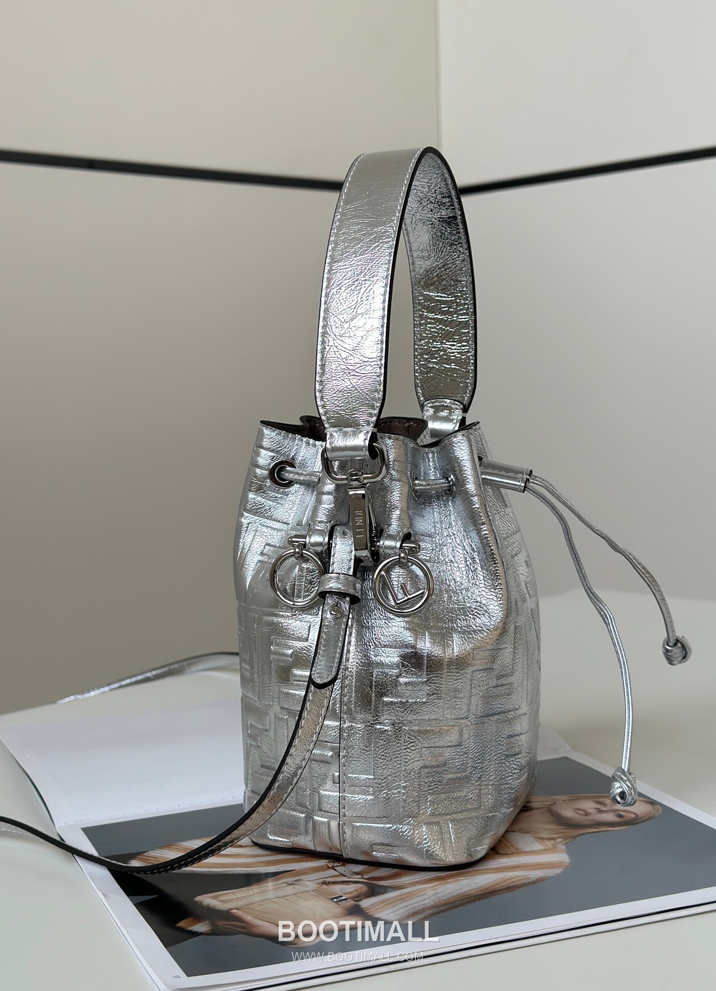 Fendi Mon Tresor FF Embossed Calfskin Bucket Bag 펜디 몽트레조르 FF 엠보스드 송아지가죽 버킷백 18cm 7