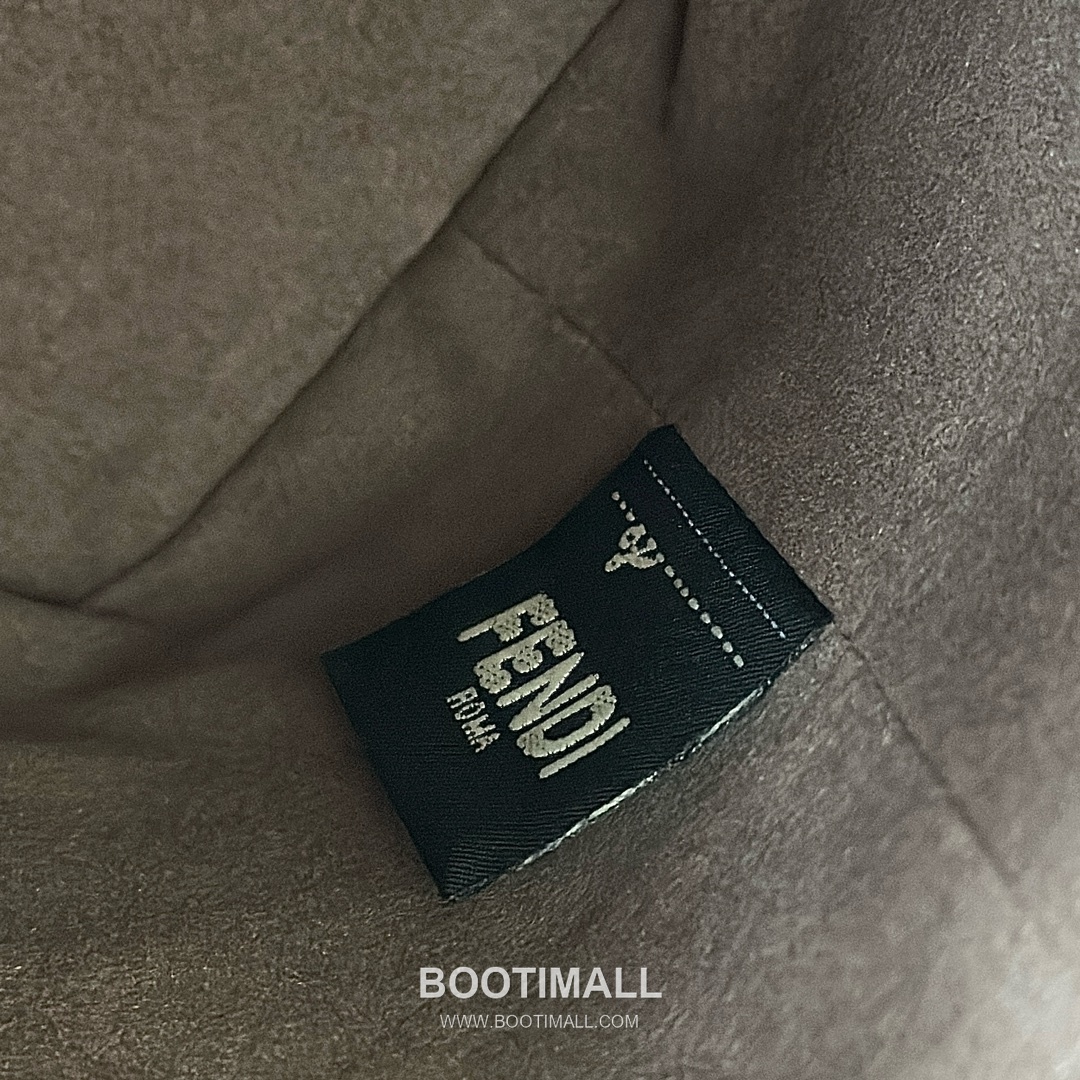 Fendi Mon Tresor FF Embossed Calfskin Bucket Bag 펜디 몽트레조르 FF 엠보스드 송아지가죽 버킷백 18cm 12