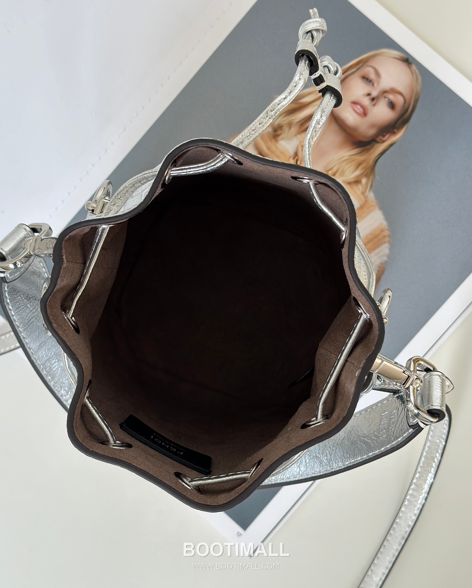 Fendi Mon Tresor FF Embossed Calfskin Bucket Bag 펜디 몽트레조르 FF 엠보스드 송아지가죽 버킷백 18cm 13