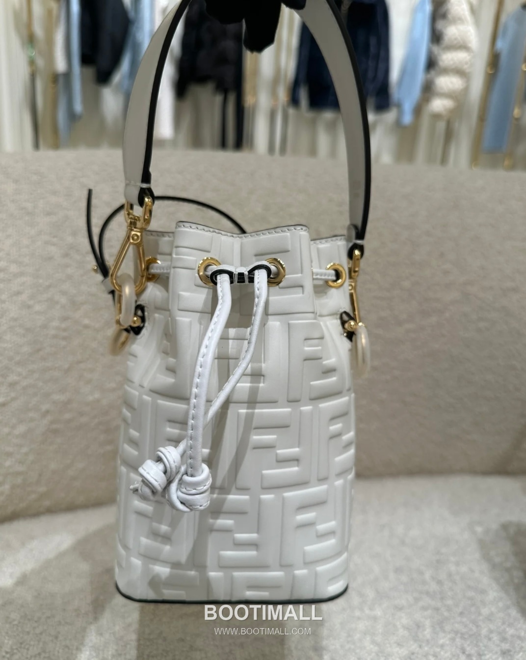 Fendi Mon Tresor FF Embossed Calfskin Bucket Bag 펜디 몽트레조르 FF 엠보스드 송아지가죽 버킷백 18cm 3