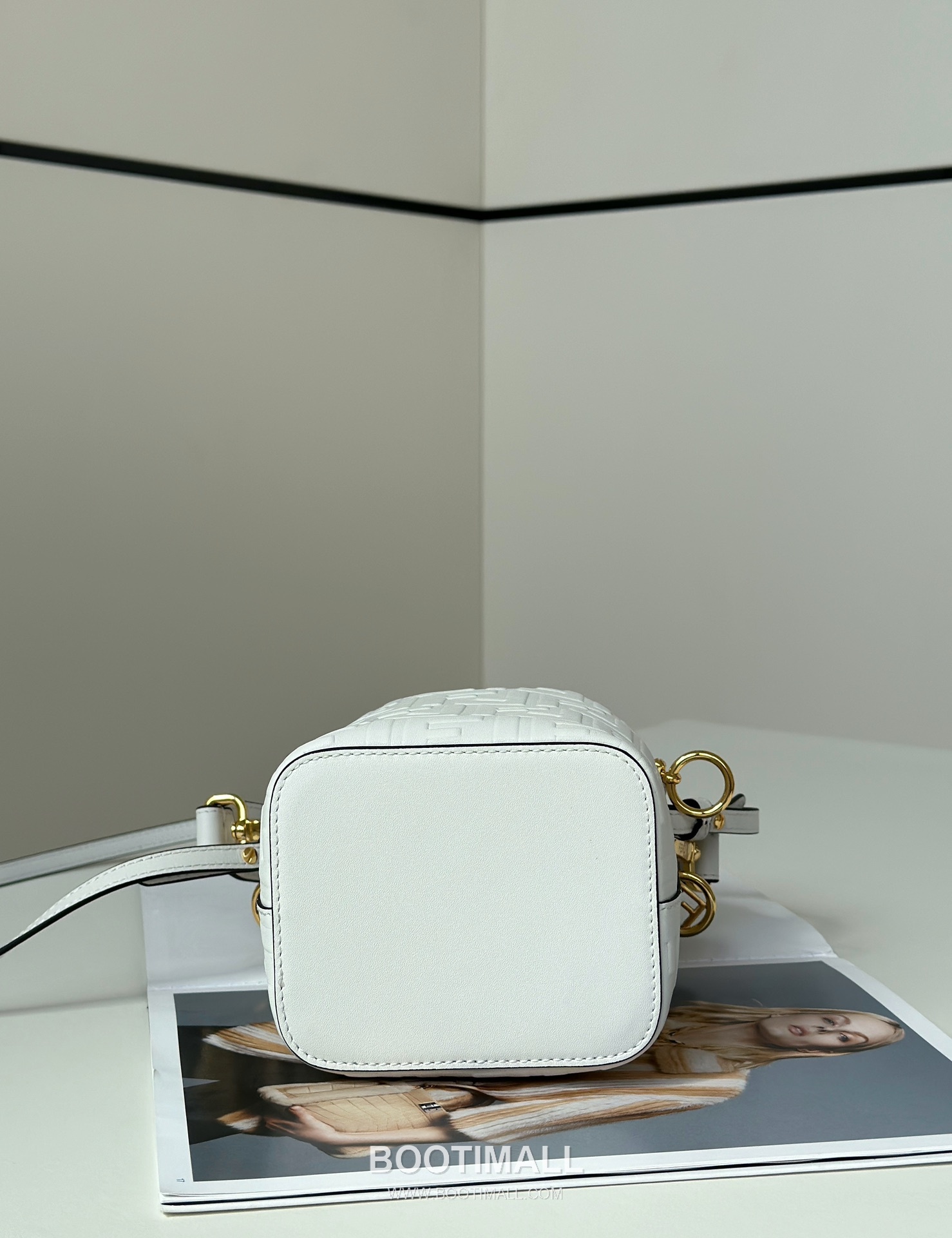 Fendi Mon Tresor FF Embossed Calfskin Bucket Bag 펜디 몽트레조르 FF 엠보스드 송아지가죽 버킷백 18cm 10