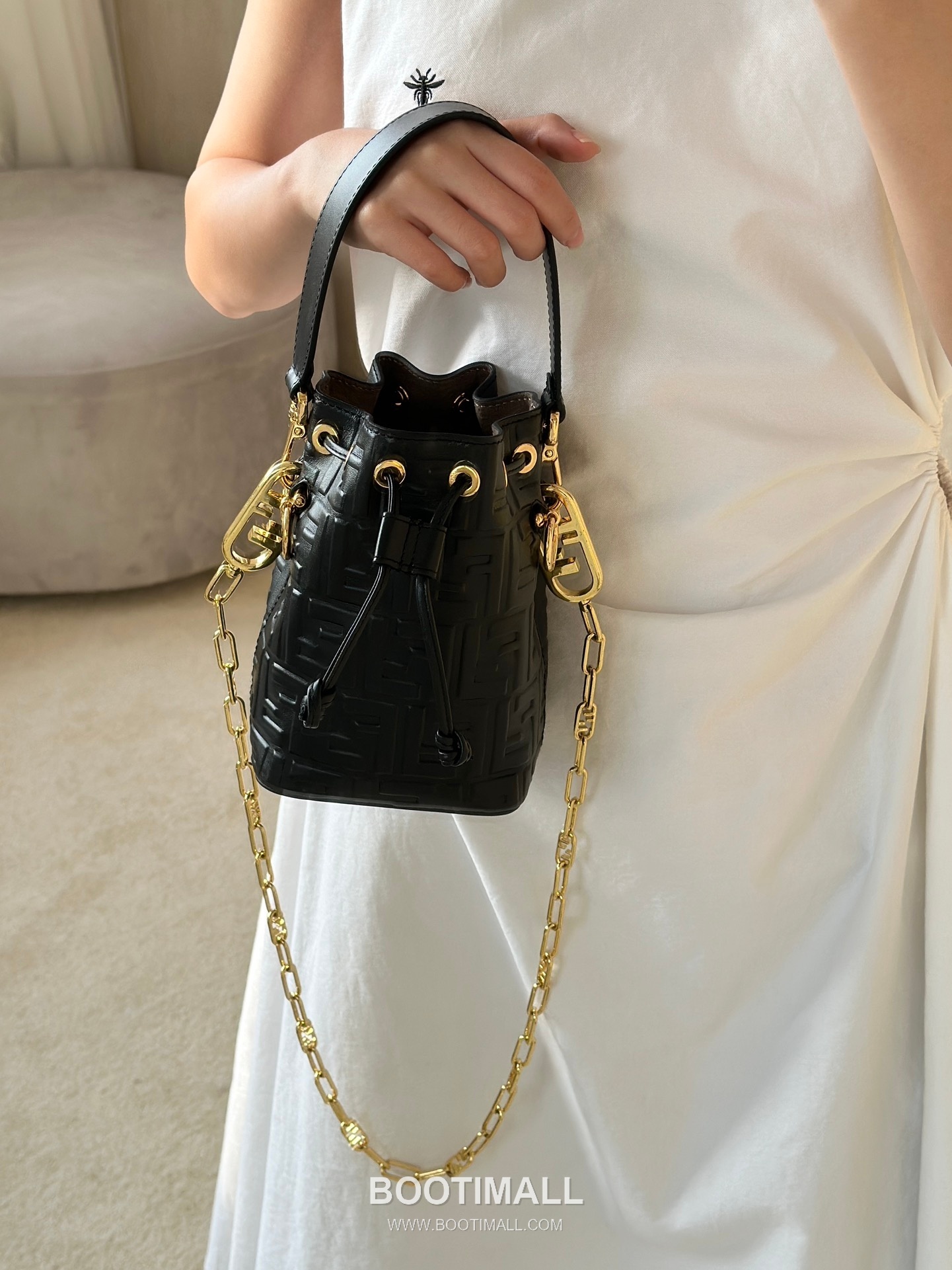 Fendi Mon Tresor FF Embossed Calfskin Bucket Bag 펜디 몽트레조르 FF 엠보스드 송아지가죽 버킷백 18cm 2