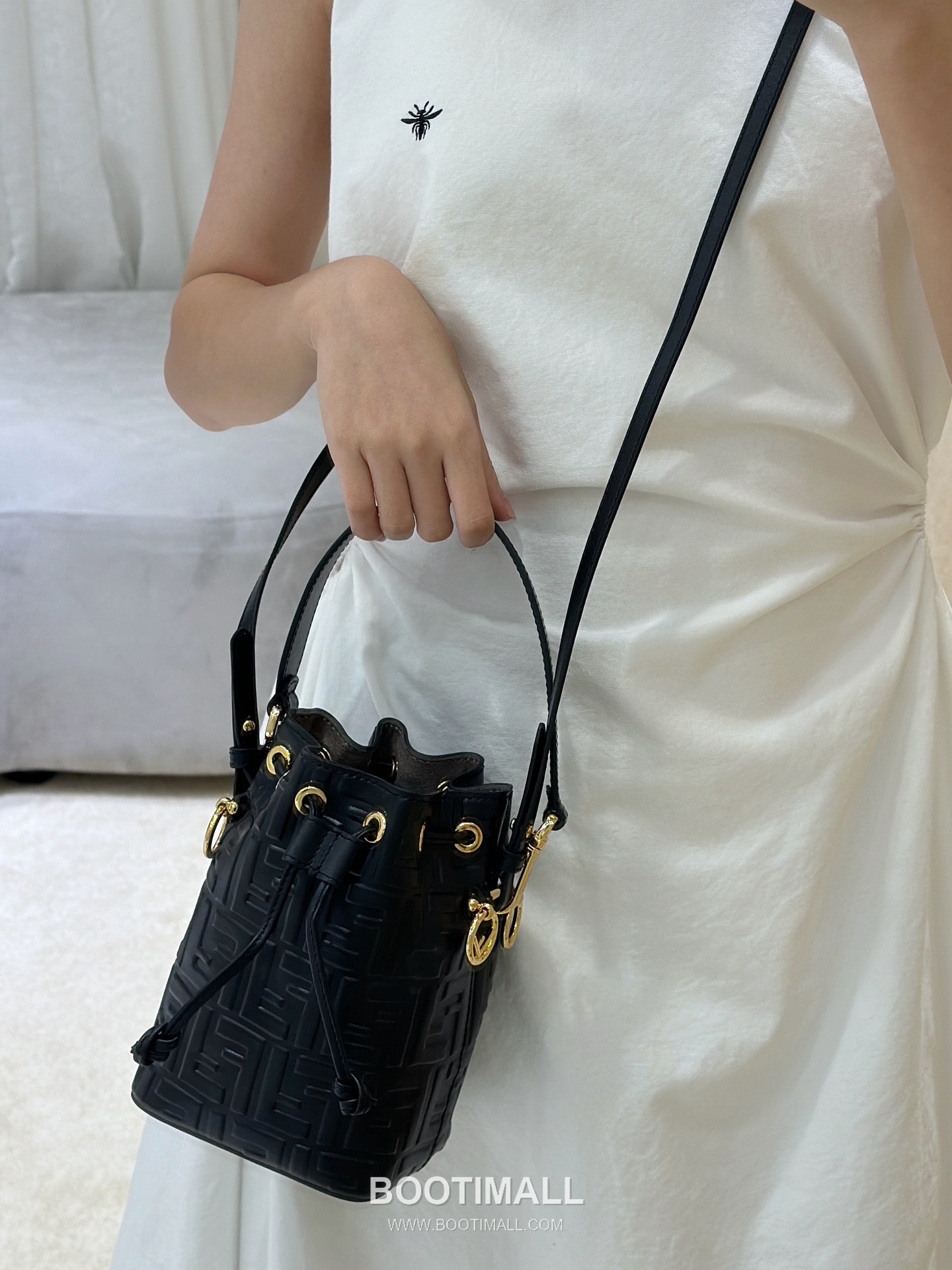 Fendi Mon Tresor FF Embossed Calfskin Bucket Bag 펜디 몽트레조르 FF 엠보스드 송아지가죽 버킷백 18cm 3