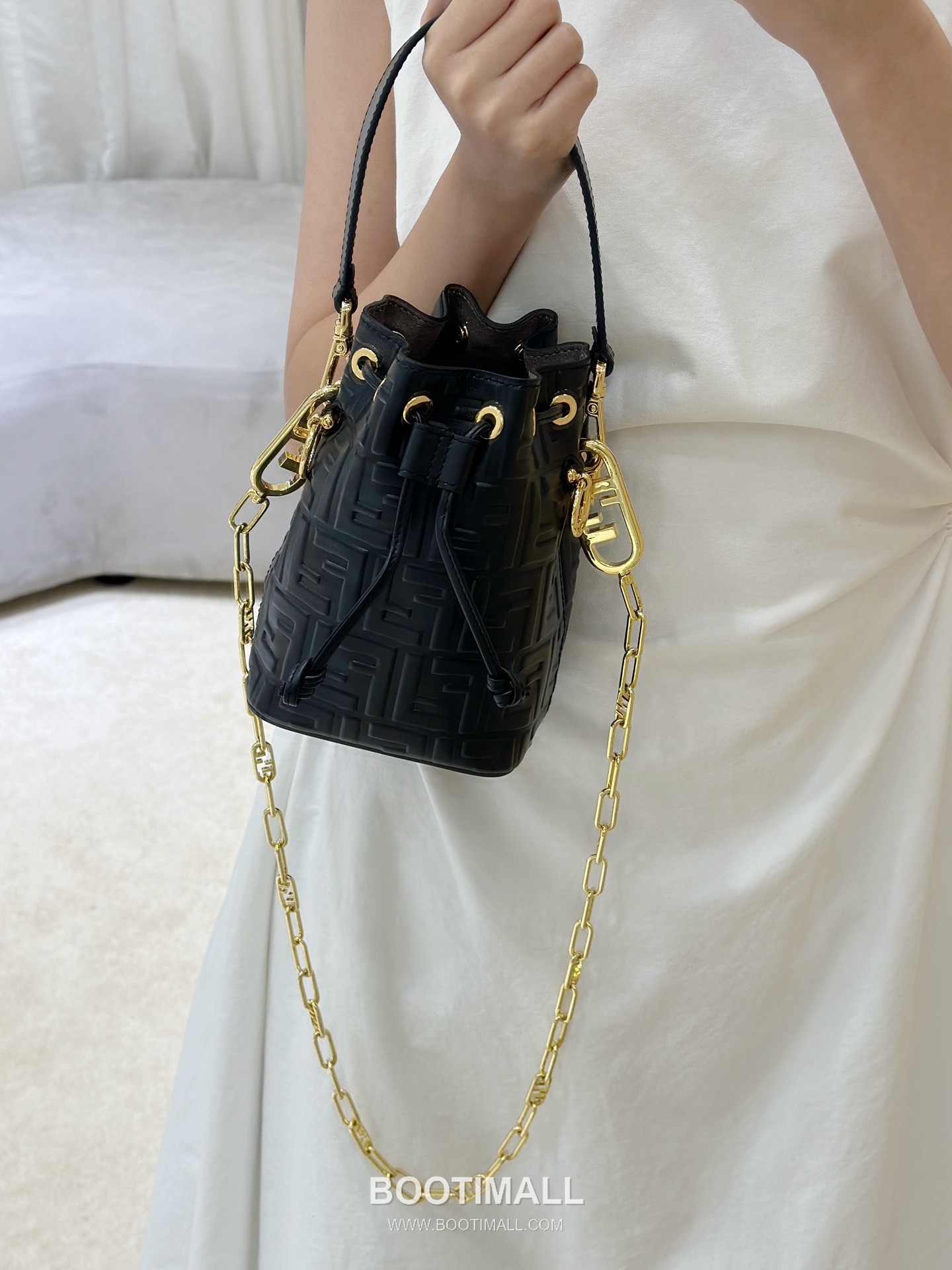 Fendi Mon Tresor FF Embossed Calfskin Bucket Bag 펜디 몽트레조르 FF 엠보스드 송아지가죽 버킷백 18cm 4