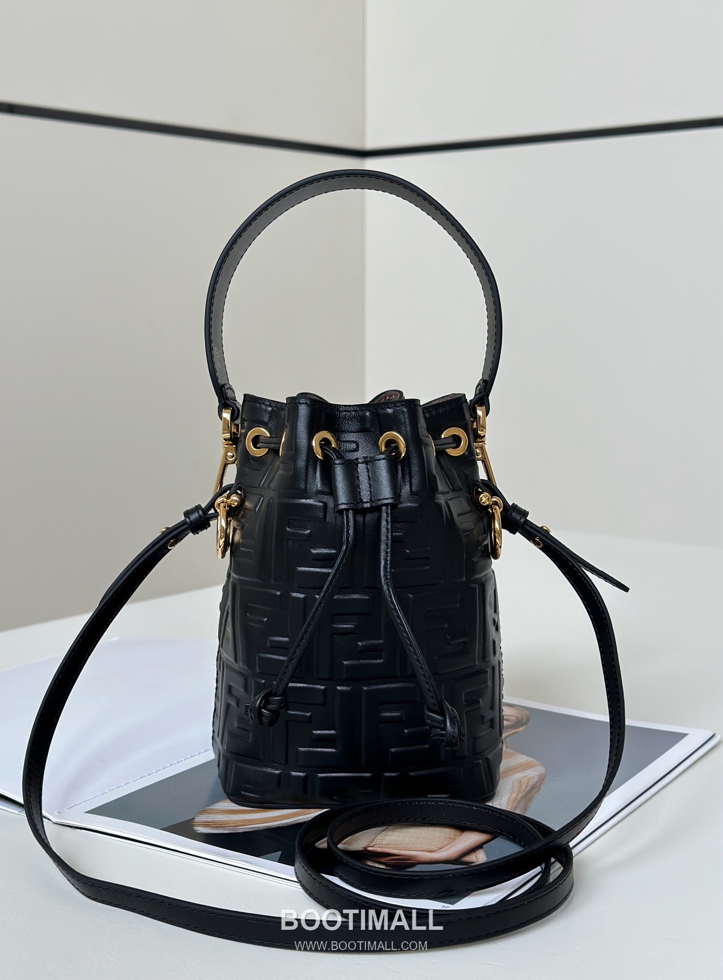 Fendi Mon Tresor FF Embossed Calfskin Bucket Bag 펜디 몽트레조르 FF 엠보스드 송아지가죽 버킷백 18cm 5