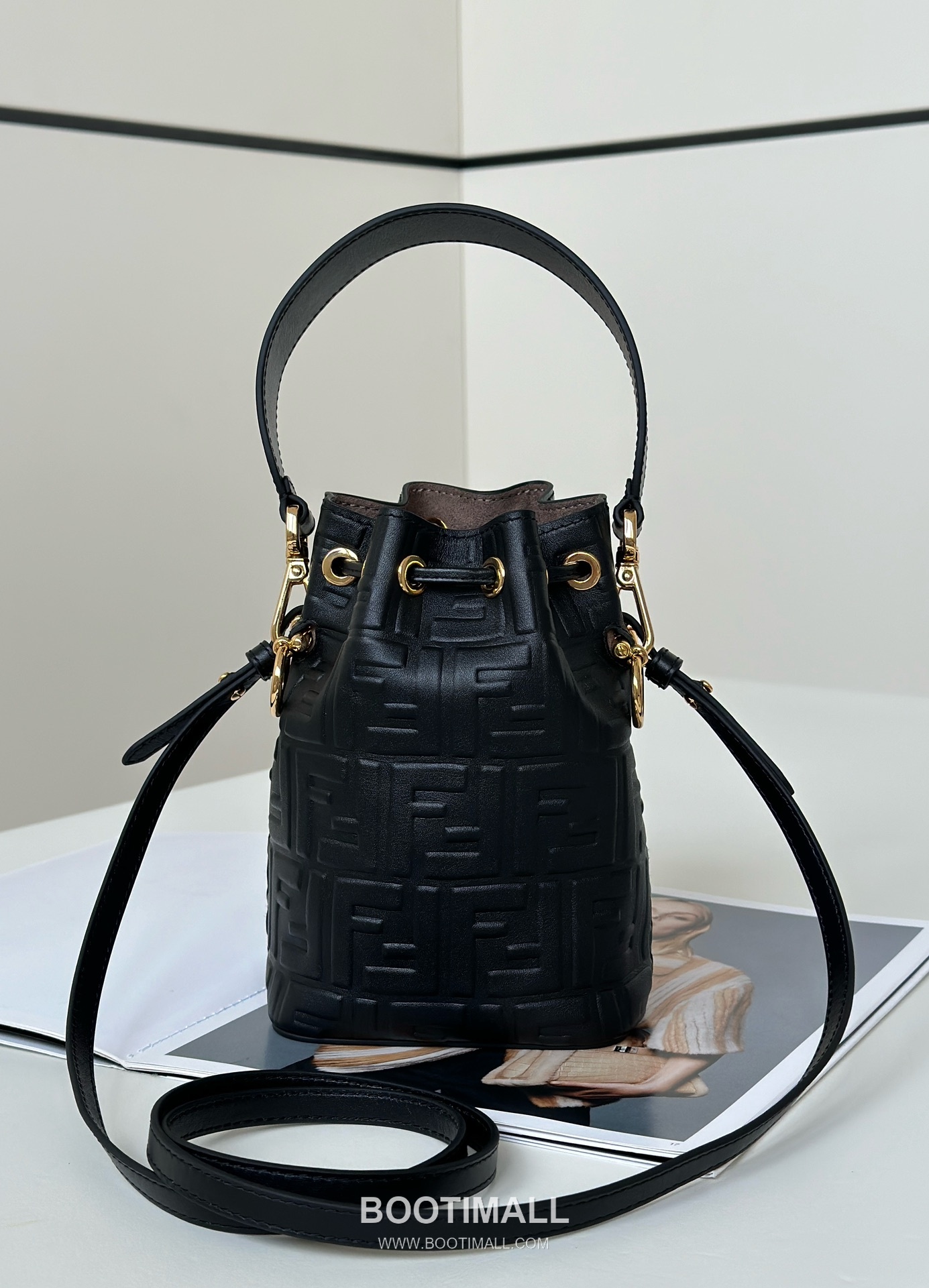 Fendi Mon Tresor FF Embossed Calfskin Bucket Bag 펜디 몽트레조르 FF 엠보스드 송아지가죽 버킷백 18cm 6
