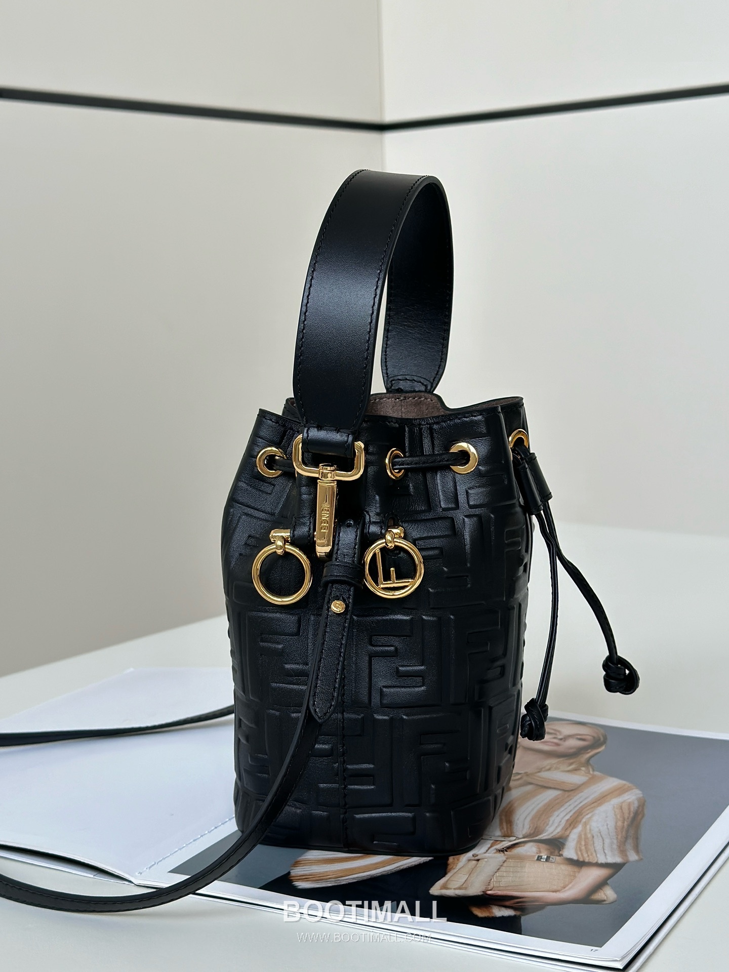 Fendi Mon Tresor FF Embossed Calfskin Bucket Bag 펜디 몽트레조르 FF 엠보스드 송아지가죽 버킷백 18cm 7