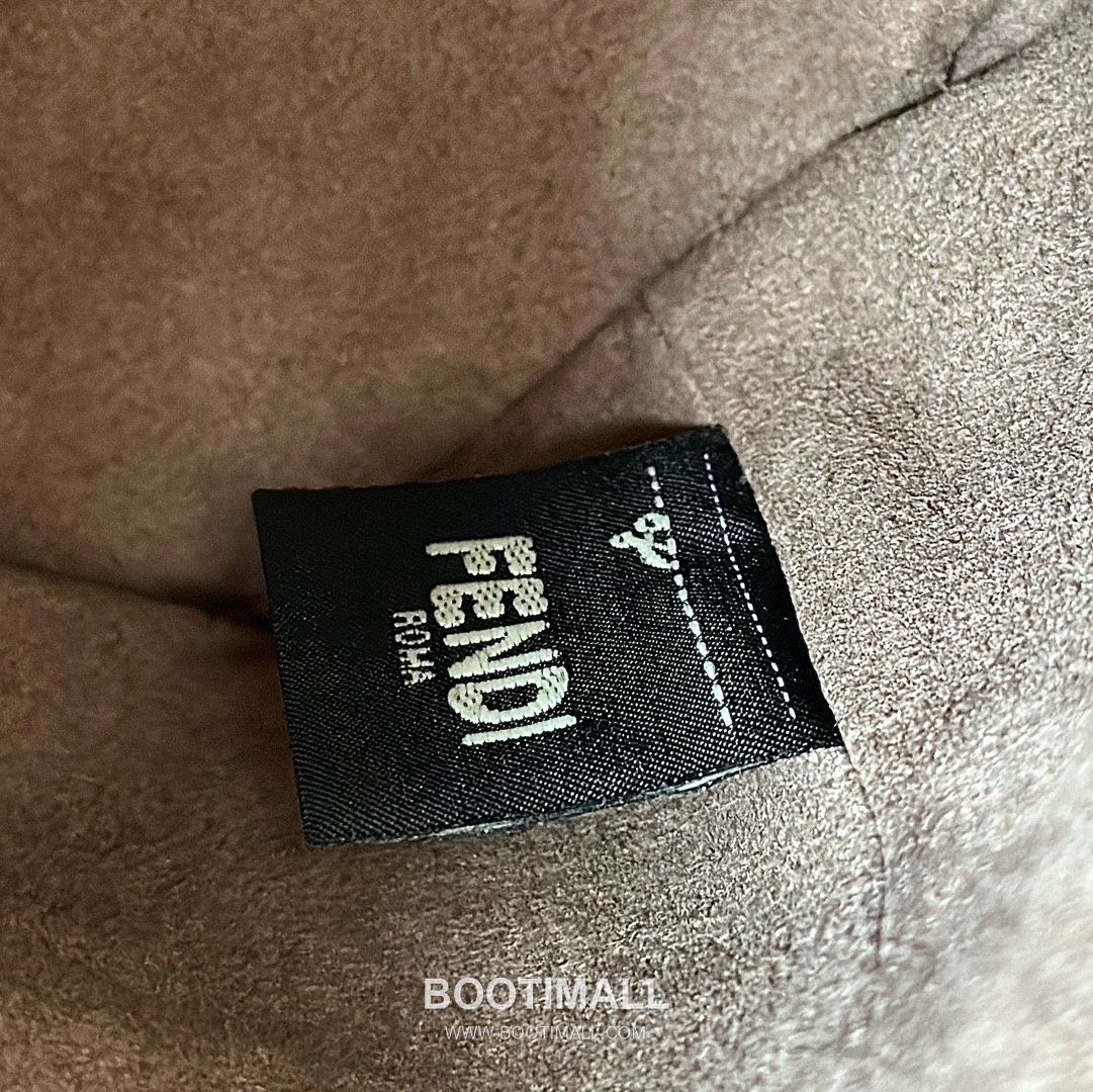 Fendi Mon Tresor FF Embossed Calfskin Bucket Bag 펜디 몽트레조르 FF 엠보스드 송아지가죽 버킷백 18cm 12