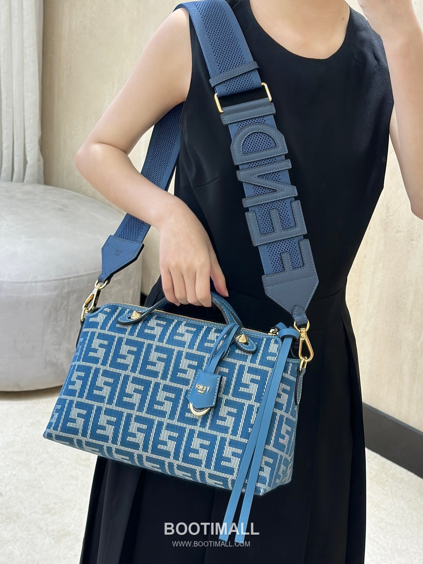 Fendi Denim Jacquard FF Boston Blue Top Handle Bag 펜디 데님 자카드 FF 보스턴 블루 탑핸들백 28cm 2