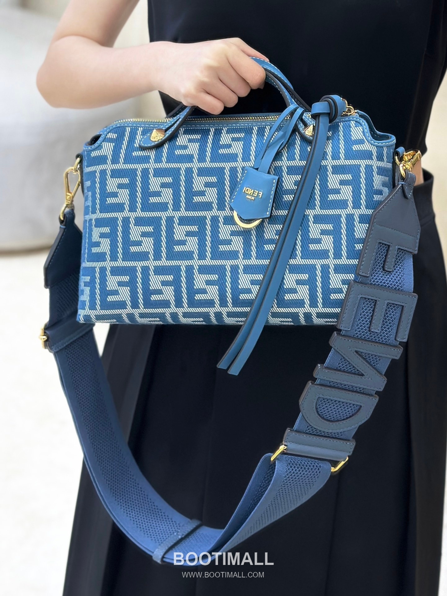Fendi Denim Jacquard FF Boston Blue Top Handle Bag 펜디 데님 자카드 FF 보스턴 블루 탑핸들백 28cm 3