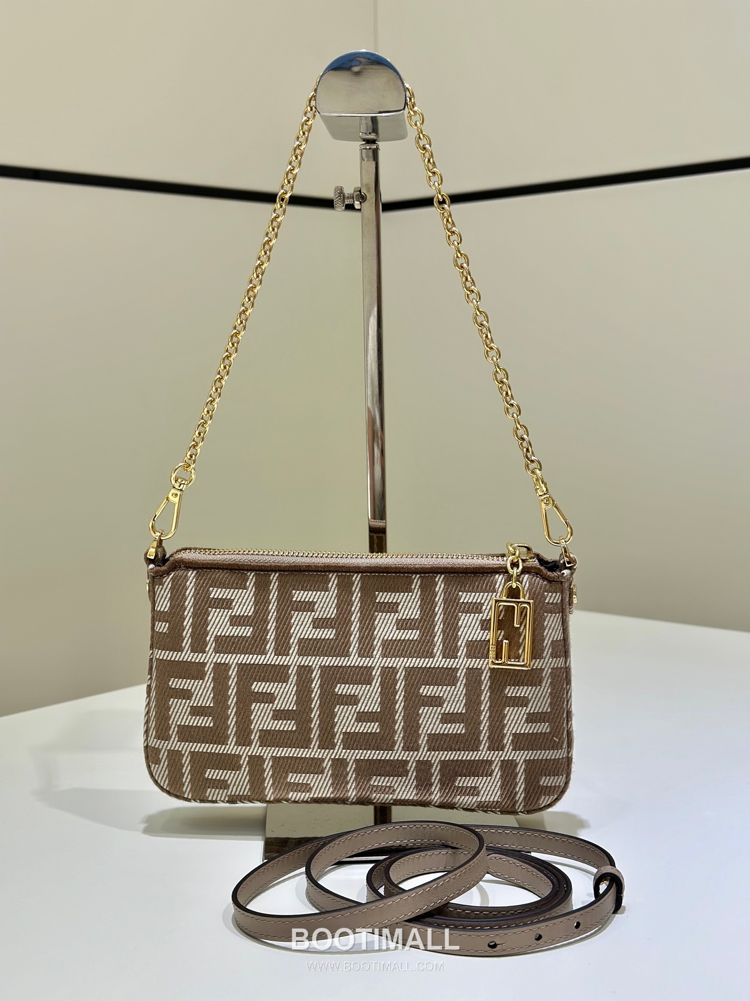 Fendi Baguette FF Jacquard Denim Clutch Bag 펜디 바게트 FF 자카드 데님 클러치백 20cm 1