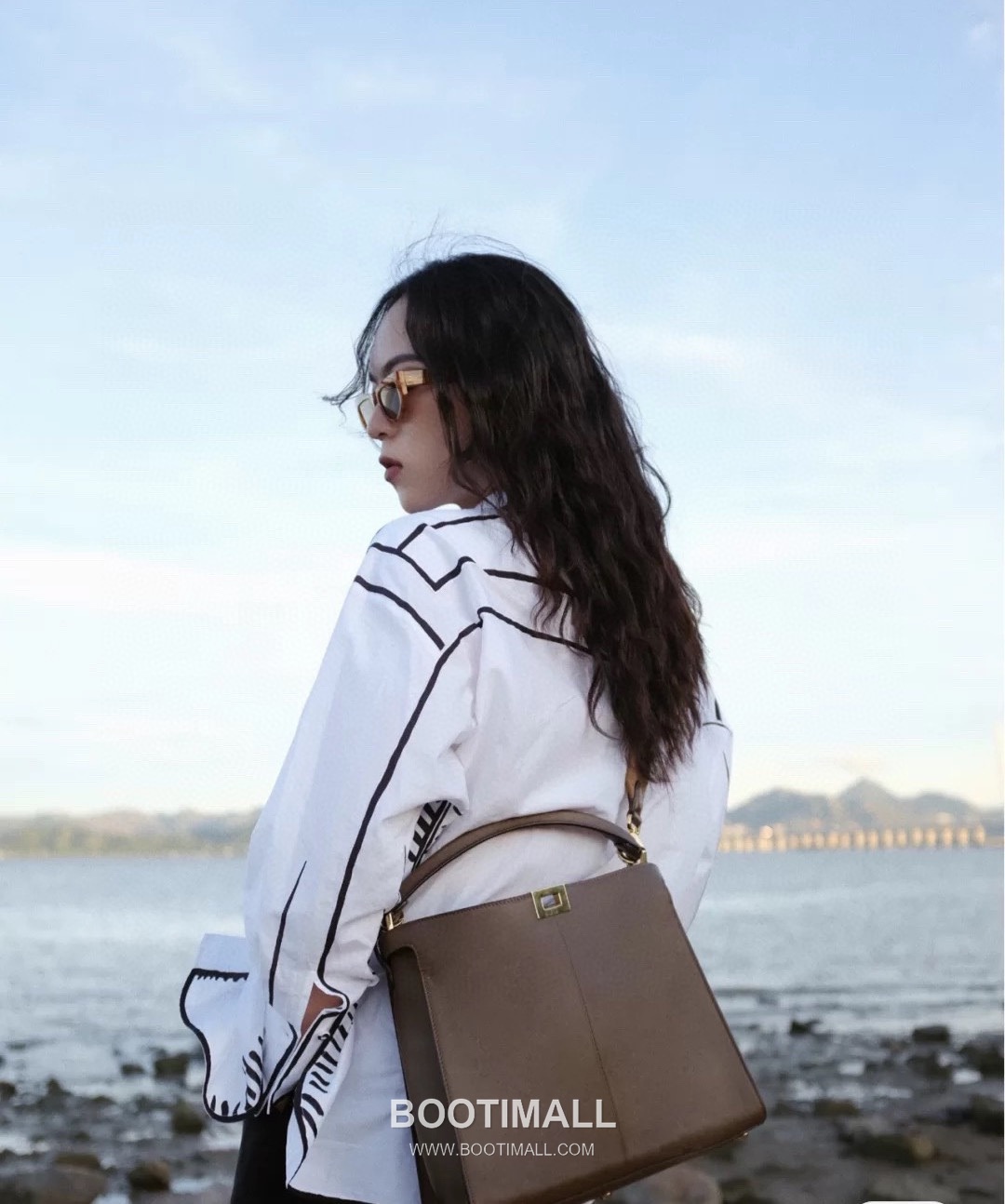 Fendi Peekaboo FF Logo South African Cowhide Top Handle Bag 펜디 피카부 FF 로고 남아공 소가죽 탑핸들백 30cm 1