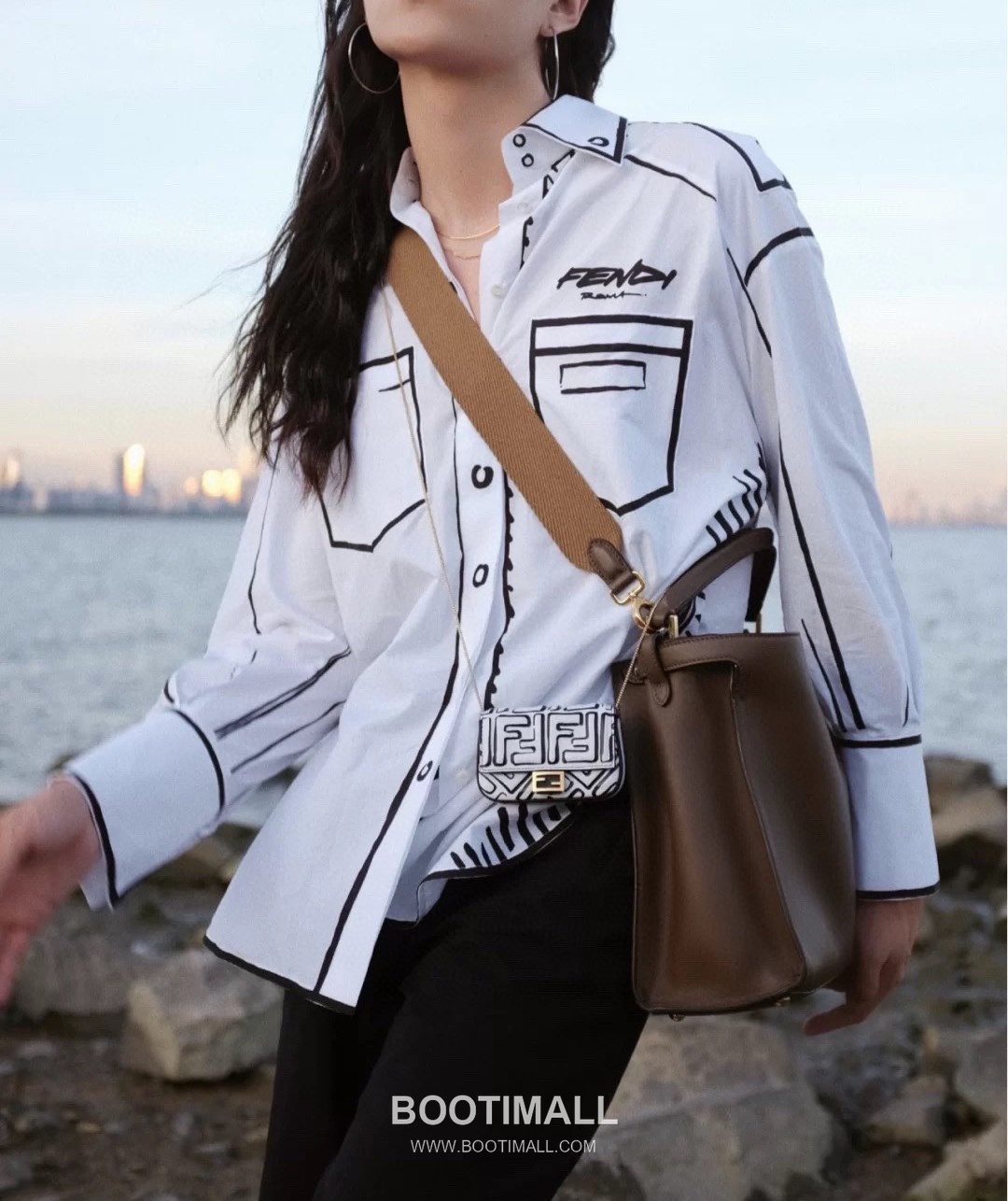 Fendi Peekaboo FF Logo South African Cowhide Top Handle Bag 펜디 피카부 FF 로고 남아공 소가죽 탑핸들백 30cm 2