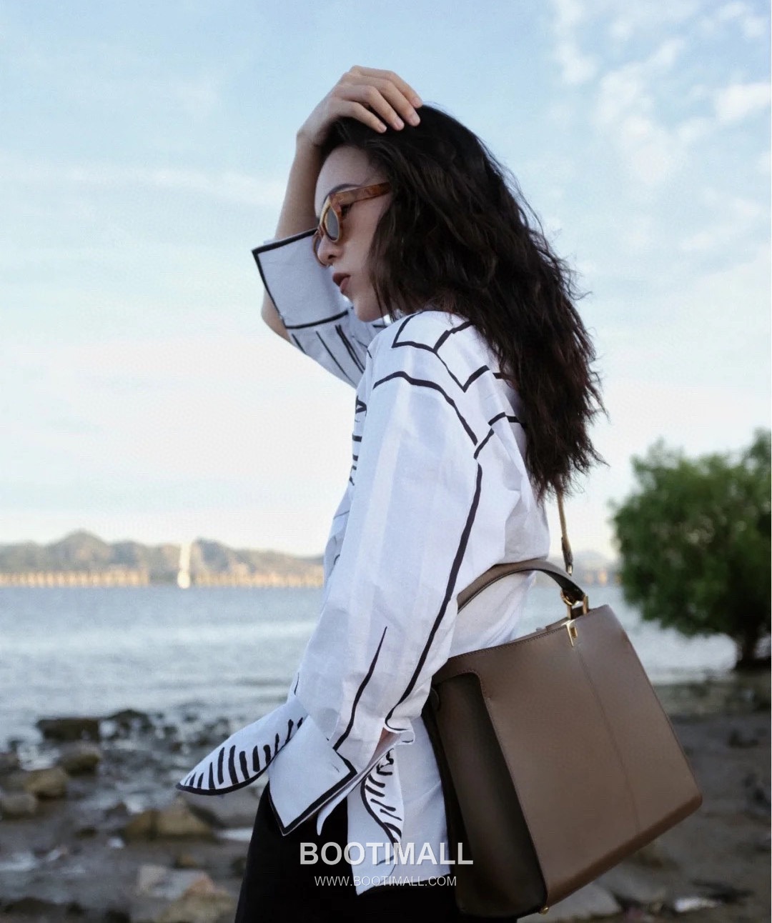 Fendi Peekaboo FF Logo South African Cowhide Top Handle Bag 펜디 피카부 FF 로고 남아공 소가죽 탑핸들백 30cm 4