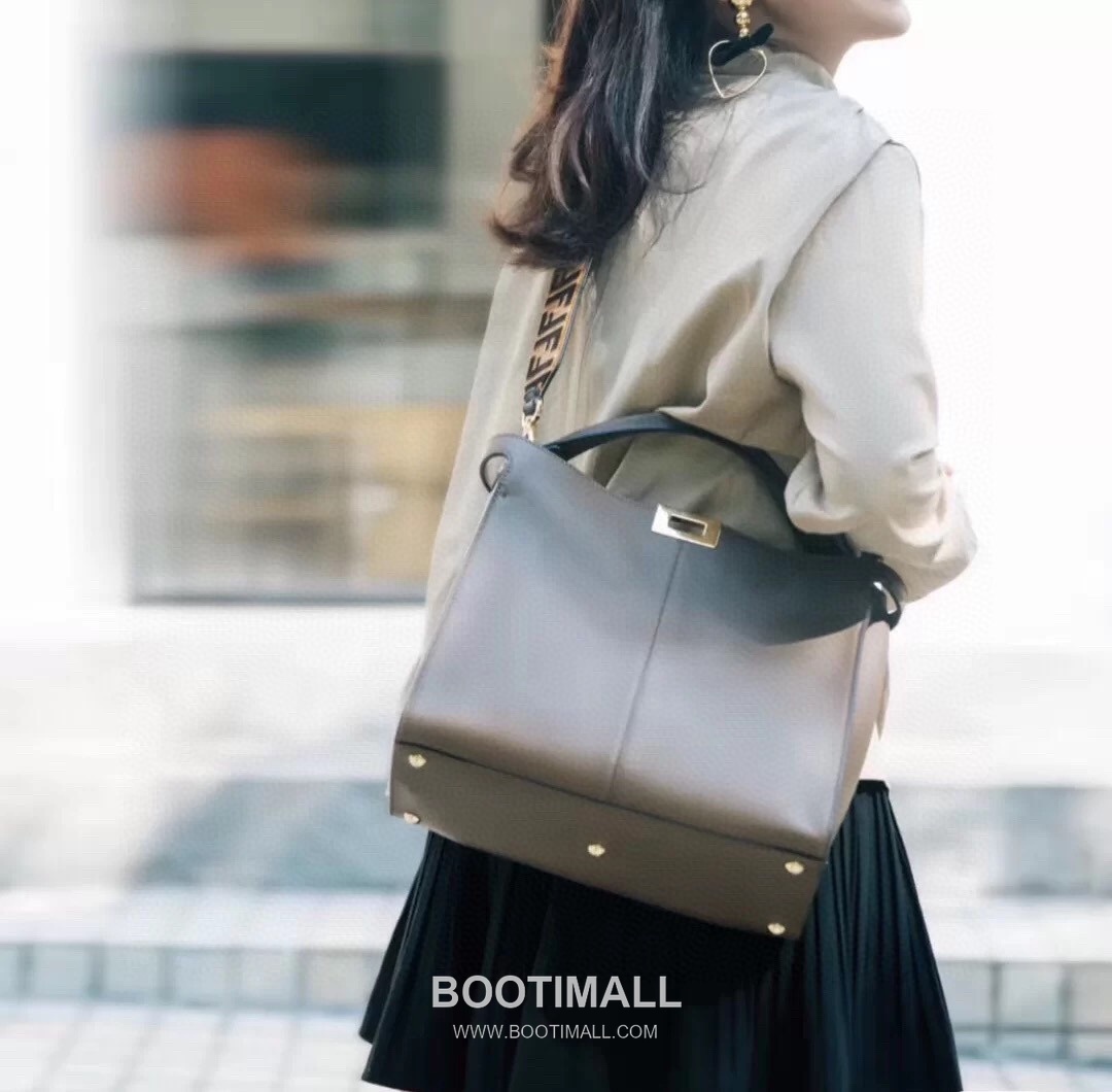 Fendi Peekaboo FF Logo South African Cowhide Top Handle Bag 펜디 피카부 FF 로고 남아공 소가죽 탑핸들백 30cm 8