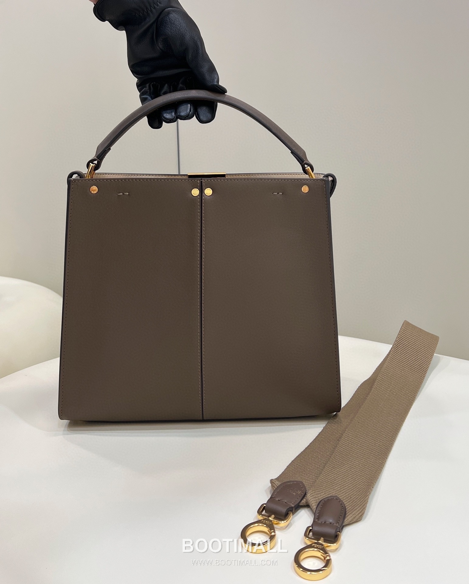 Fendi Peekaboo FF Logo South African Cowhide Top Handle Bag 펜디 피카부 FF 로고 남아공 소가죽 탑핸들백 30cm 12