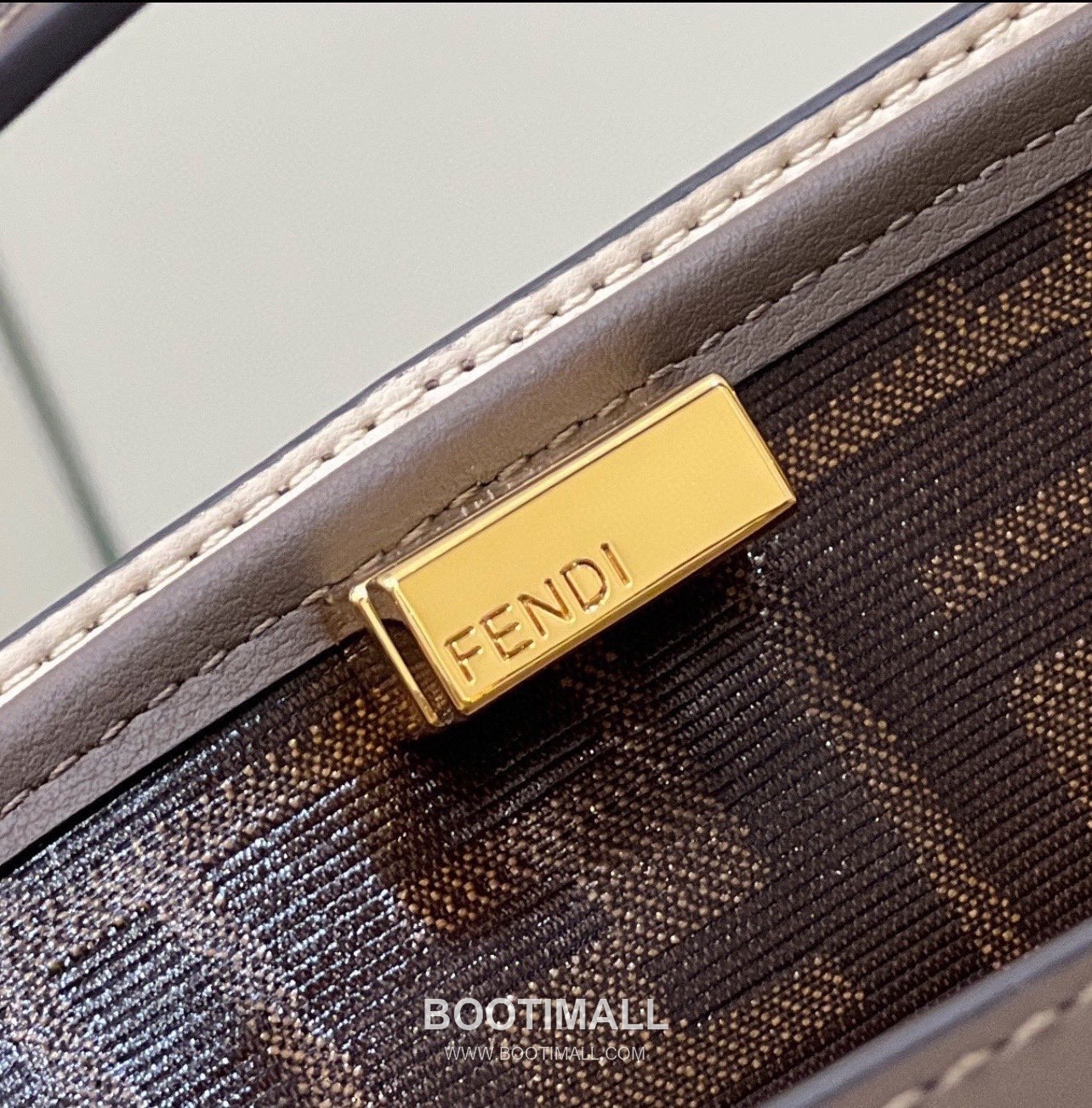 Fendi Peekaboo FF Logo South African Cowhide Top Handle Bag 펜디 피카부 FF 로고 남아공 소가죽 탑핸들백 30cm 13