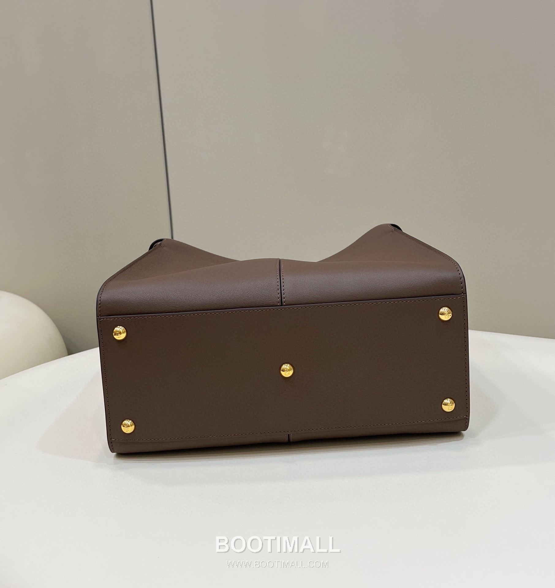 Fendi Peekaboo FF Logo South African Cowhide Top Handle Bag 펜디 피카부 FF 로고 남아공 소가죽 탑핸들백 30cm 15