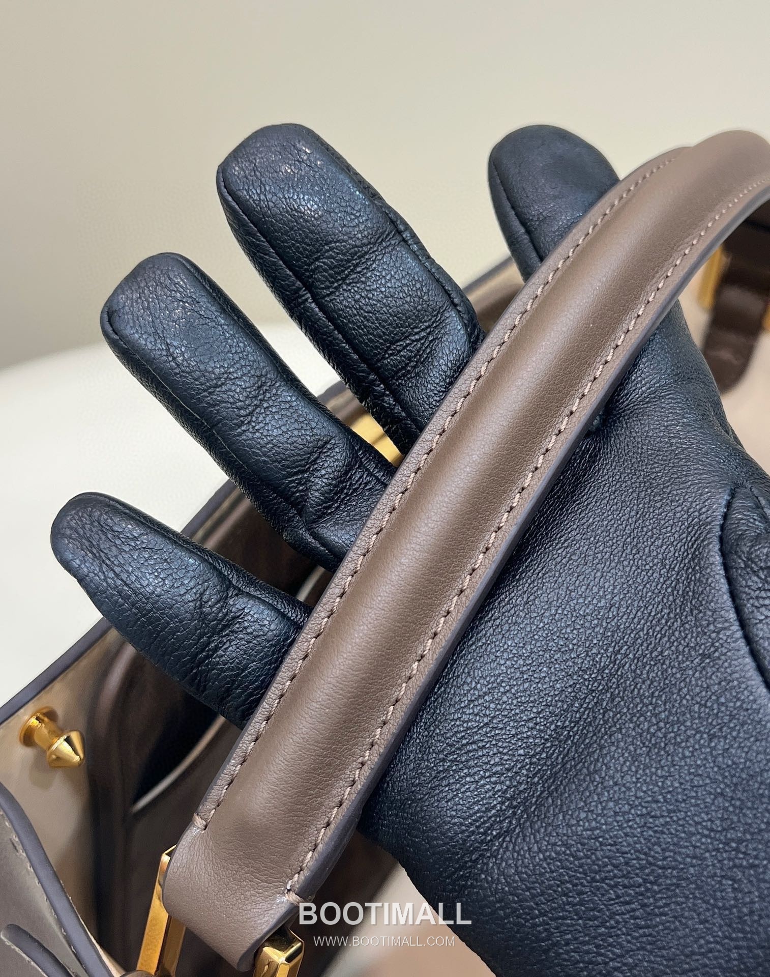 Fendi Peekaboo FF Logo South African Cowhide Top Handle Bag 펜디 피카부 FF 로고 남아공 소가죽 탑핸들백 30cm 18