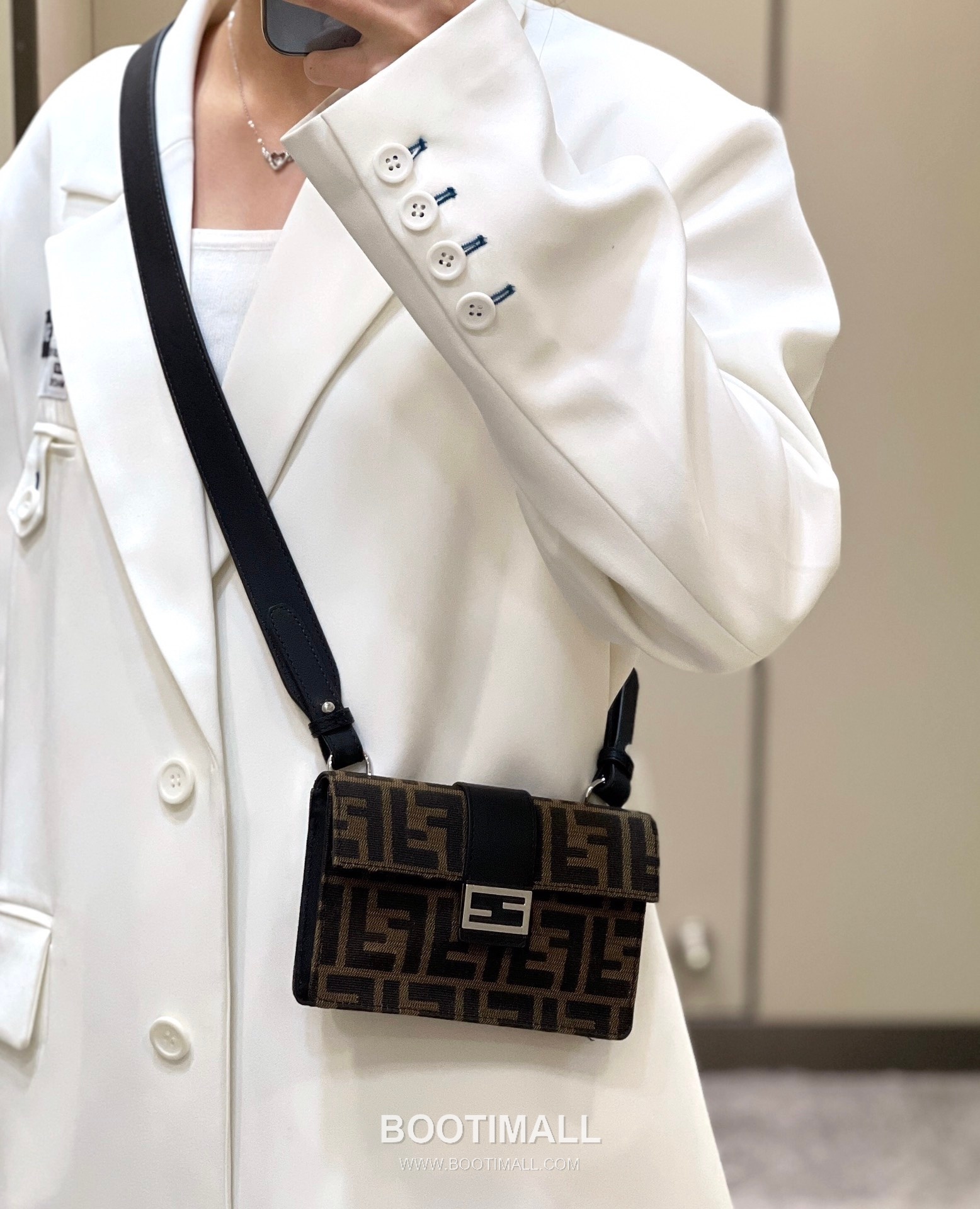 Fendi Compact Calfskin Multiway Mini Bag 펜디 컴팩트 송아지가죽 멀티웨이 미니백 17cm 4