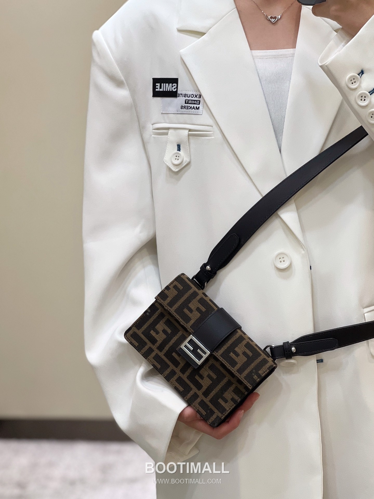 Fendi Compact Calfskin Multiway Mini Bag 펜디 컴팩트 송아지가죽 멀티웨이 미니백 17cm 7