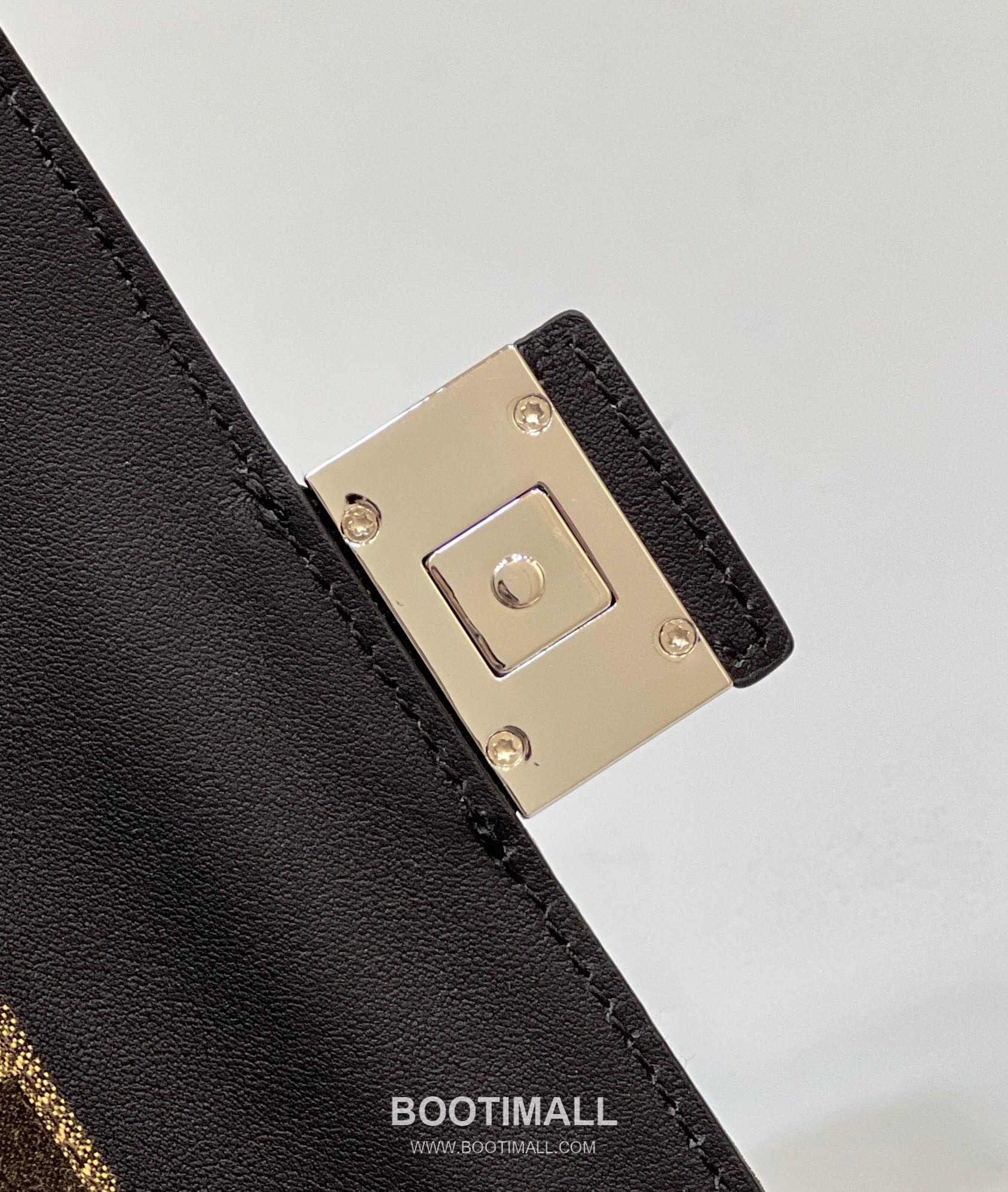 Fendi Compact Calfskin Multiway Mini Bag 펜디 컴팩트 송아지가죽 멀티웨이 미니백 17cm 13