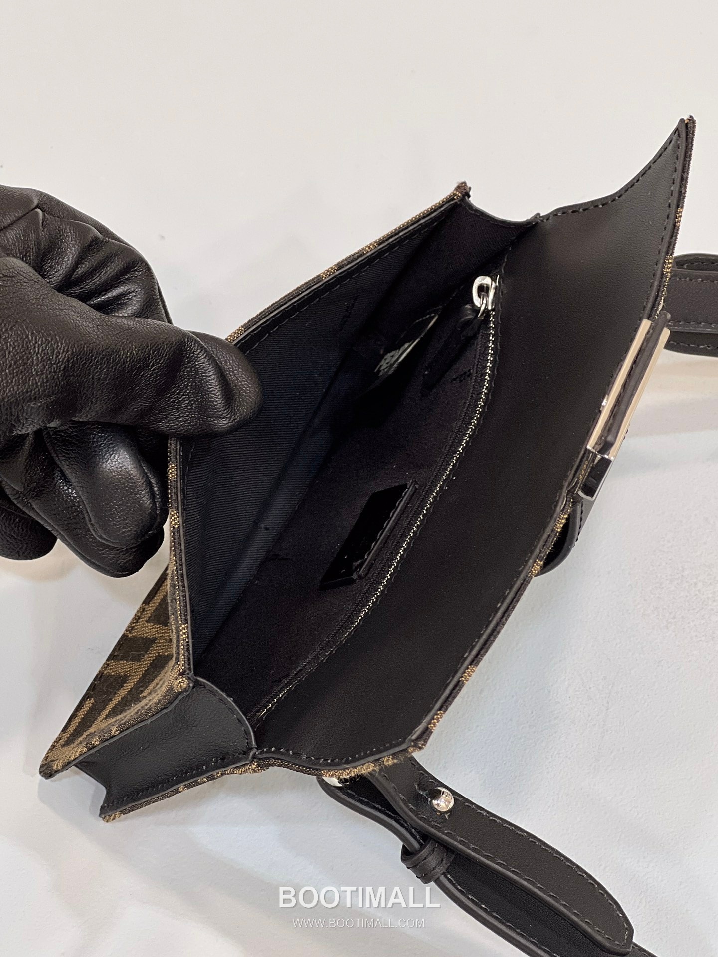 Fendi Compact Calfskin Multiway Mini Bag 펜디 컴팩트 송아지가죽 멀티웨이 미니백 17cm 16