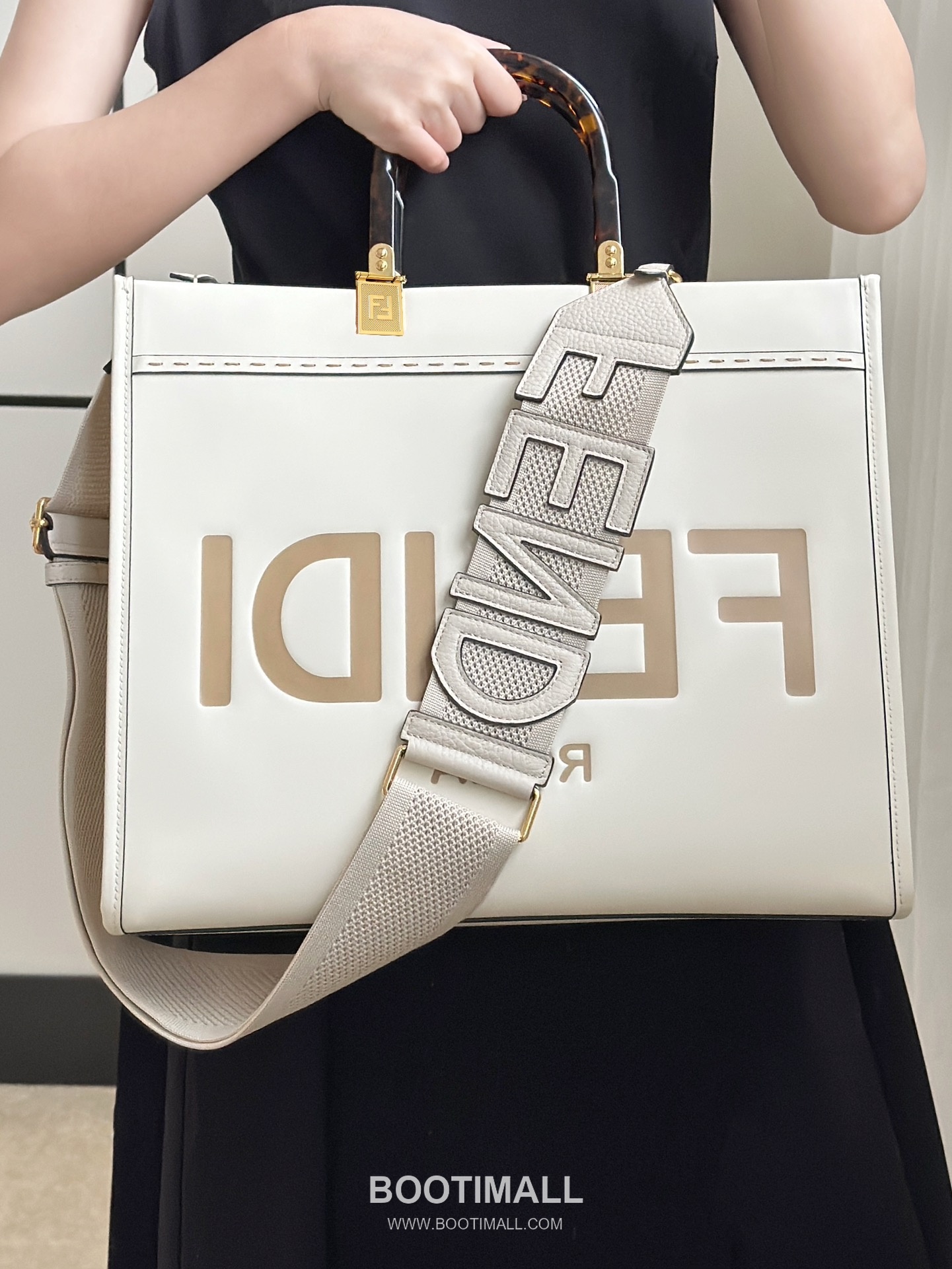 Fendi Sunshine Roma Embossed Amber Shopper Bag 펜디 선샤인 로마 엠보싱 앰버 쇼퍼백 36cm 3