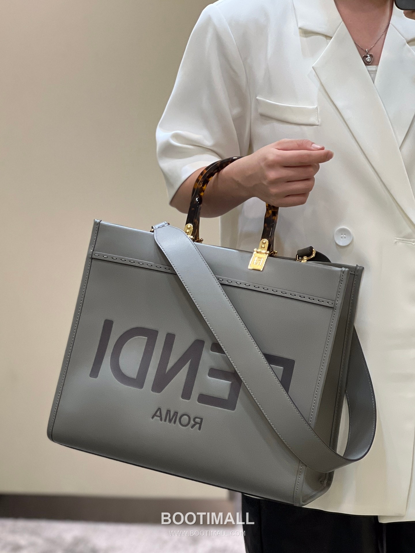 Fendi Amber Handle Shopper Cowhide Gray Bag 펜디 앰버 핸들 쇼퍼 소가죽 그레이 36cm 4