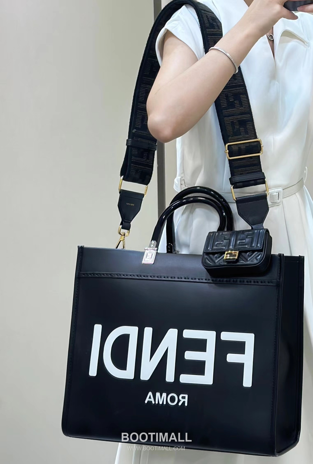 Fendi Embossed Logo Shopper Cowhide Black Bag 펜디 엠보 로고 쇼퍼 소가죽 블랙 35cm 5