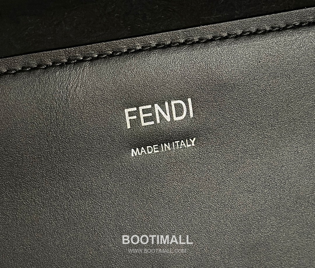 Fendi Embossed Logo Shopper Cowhide Black Bag 펜디 엠보 로고 쇼퍼 소가죽 블랙 35cm 12