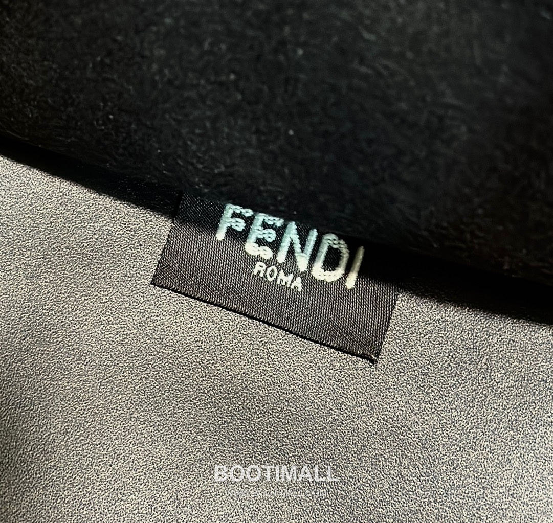 Fendi Embossed Logo Shopper Cowhide Black Bag 펜디 엠보 로고 쇼퍼 소가죽 블랙 35cm 13