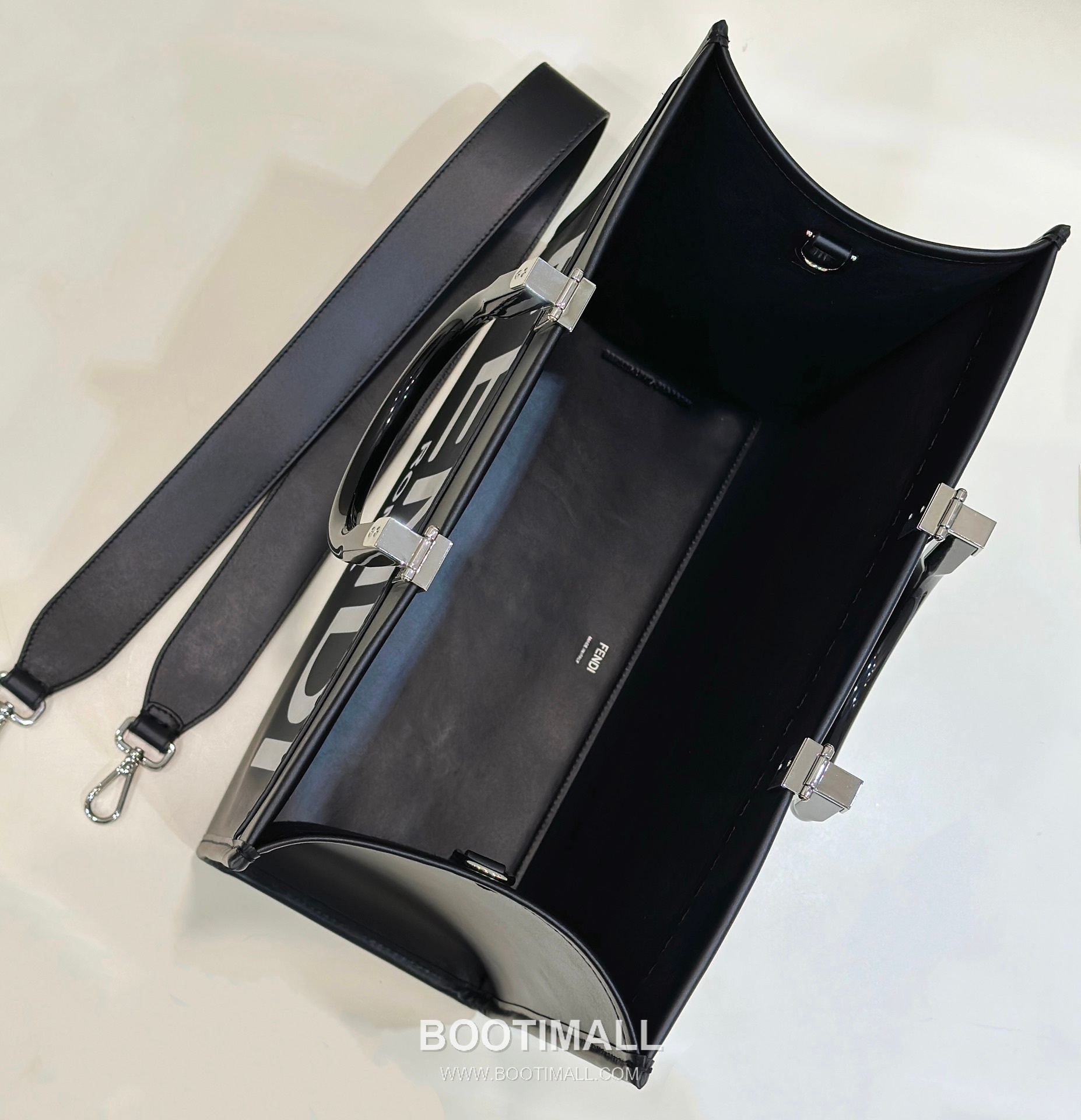 Fendi Embossed Logo Shopper Cowhide Black Bag 펜디 엠보 로고 쇼퍼 소가죽 블랙 35cm 15