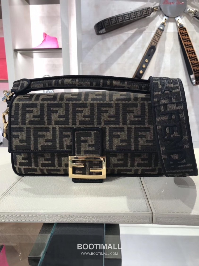 Fendi Baguette FF Fabric FF Brown Shoulder Bag 펜디 바게트 FF 패브릭 브라운 숄더백 26cm 6