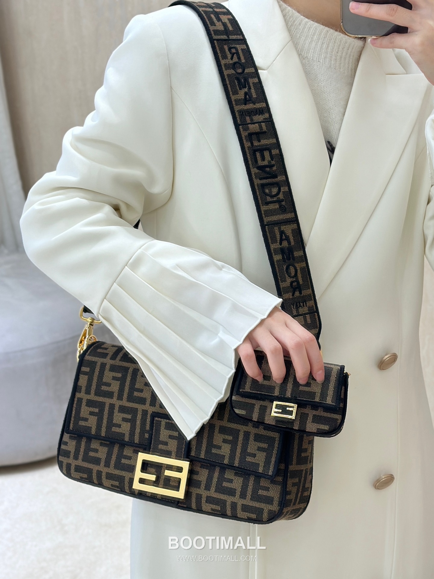 Fendi Baguette FF Fabric FF Brown Shoulder Bag 펜디 바게트 FF 패브릭 브라운 숄더백 26cm 9