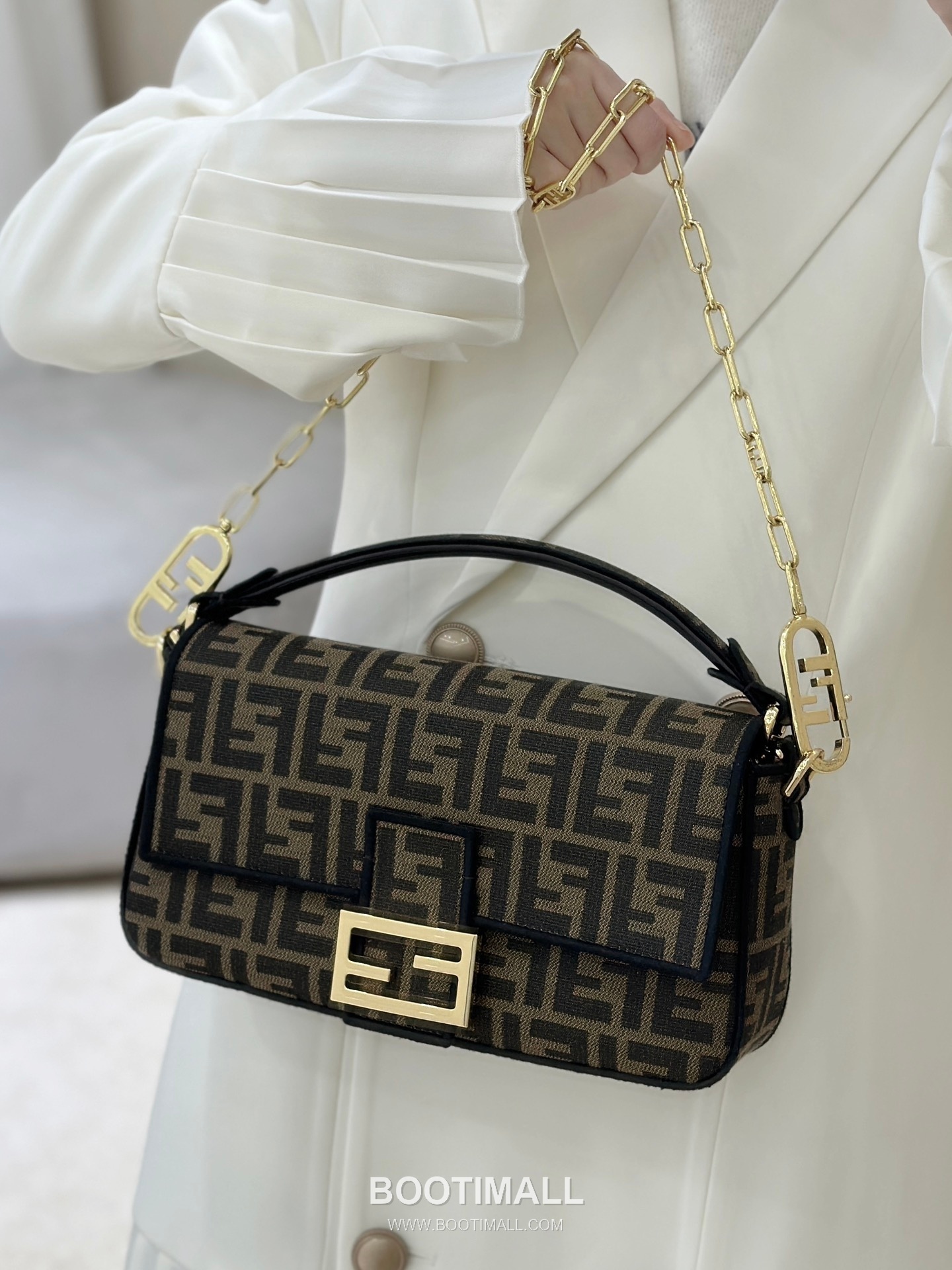 Fendi Baguette FF Fabric FF Brown Shoulder Bag 펜디 바게트 FF 패브릭 브라운 숄더백 26cm 10