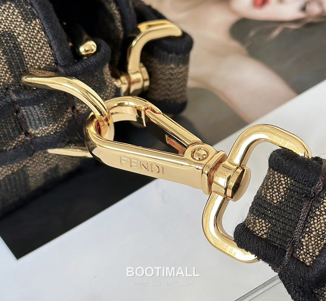 Fendi Baguette FF Fabric FF Brown Shoulder Bag 펜디 바게트 FF 패브릭 브라운 숄더백 26cm 18